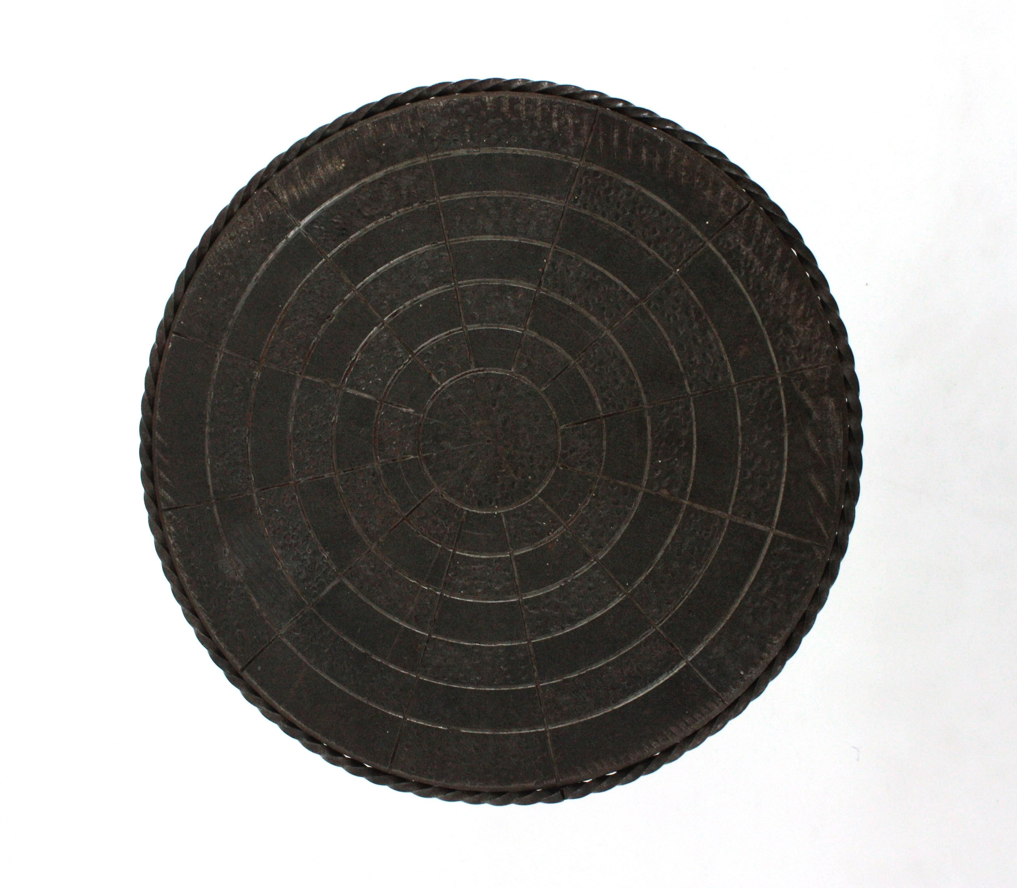 Schmiedeeisen Brutalist Beistelltisch Gueridon / Drinks Table / End Table im Angebot 1