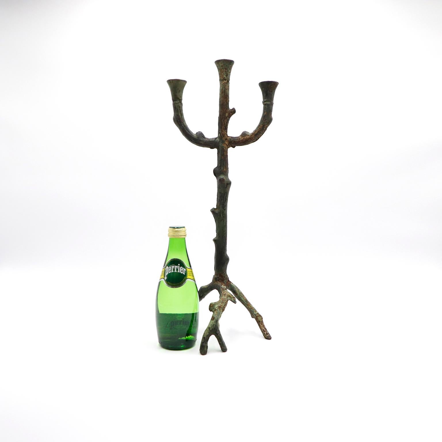 Wrought Iron Candle Holder in Brutalist Giacometti Style In Distressed Condition For Sale In Mexico City, CDMX