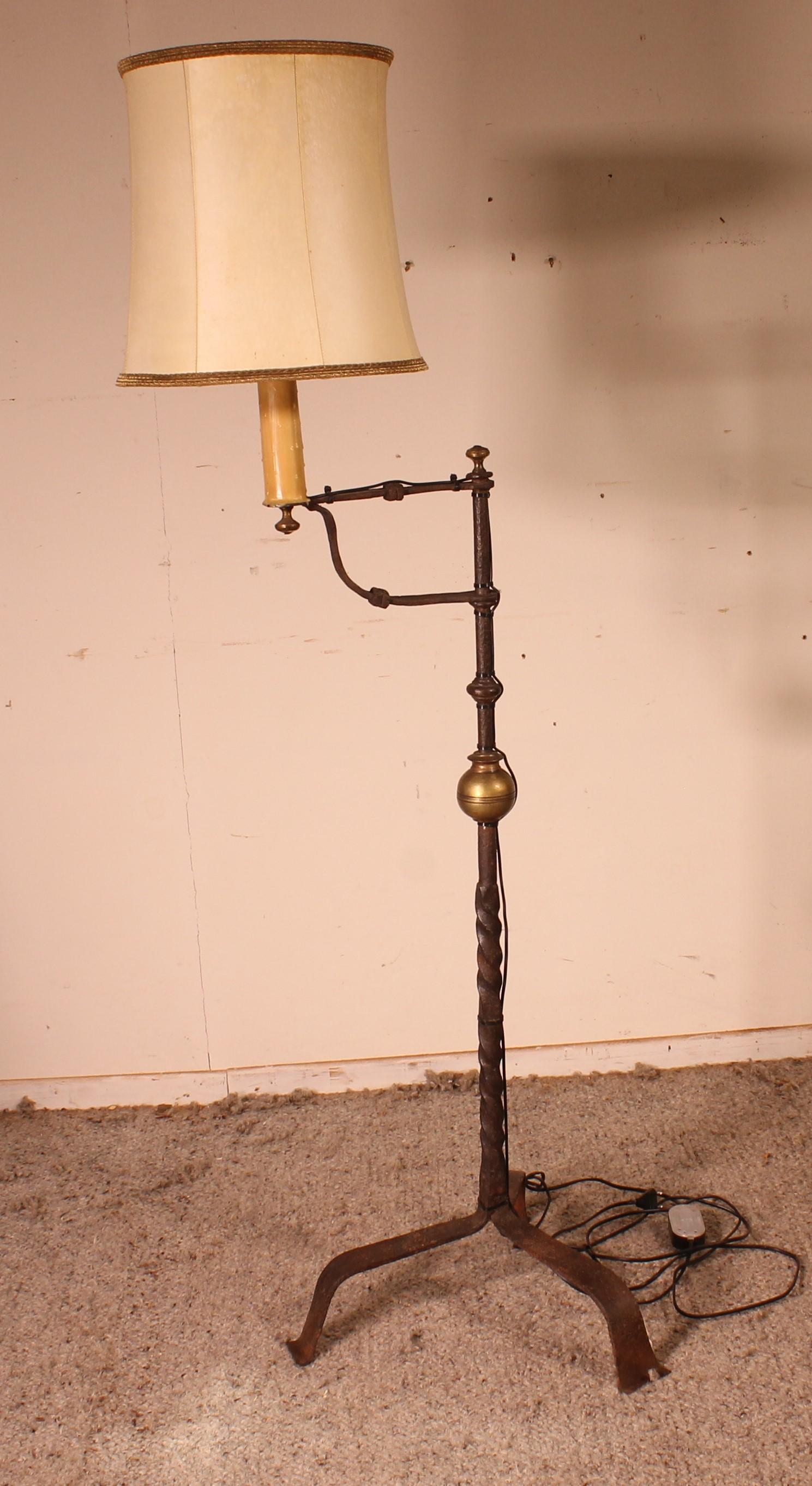 Superb 19th century wrought iron candle holder composed of 17th century elements
The floor lamp has been electrified and has a goatskin lampshade
Very beautiful model with a bronze ball in the center


Height excluding lampshade: 1m26
The