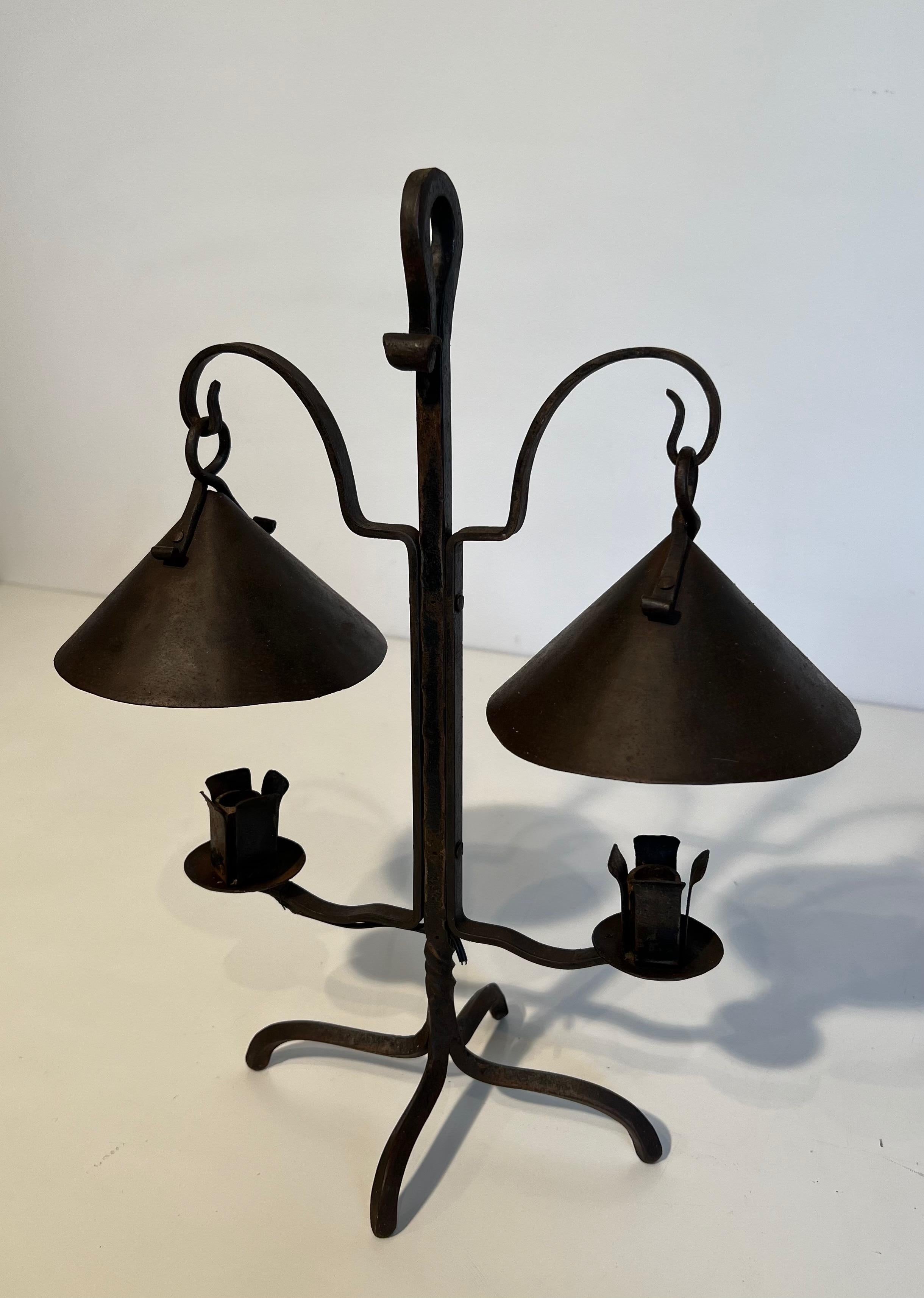 Chandelier en fer forgé avec 2 Lights en vente 5