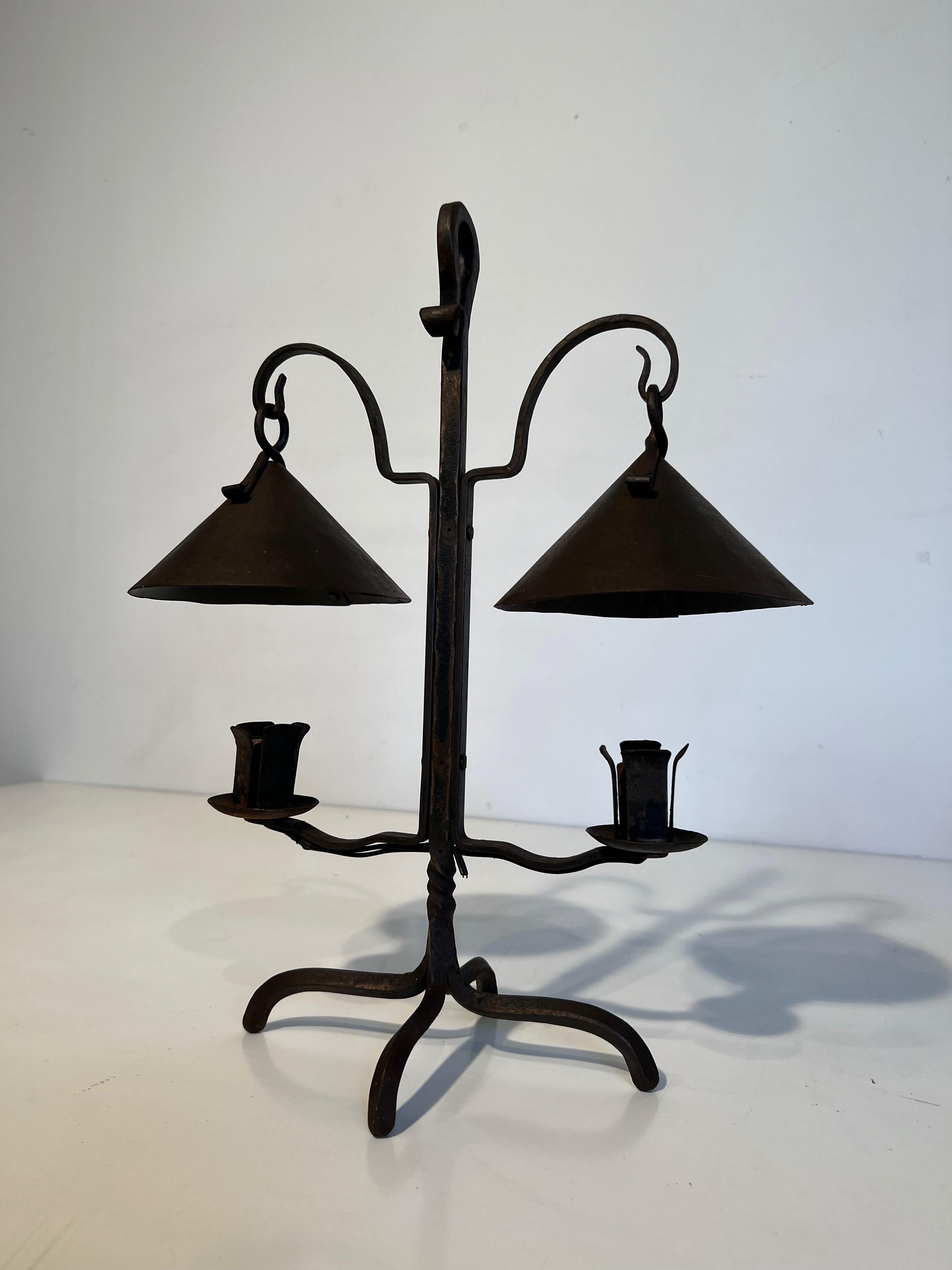 Chandelier en fer forgé avec 2 Lights en vente 12