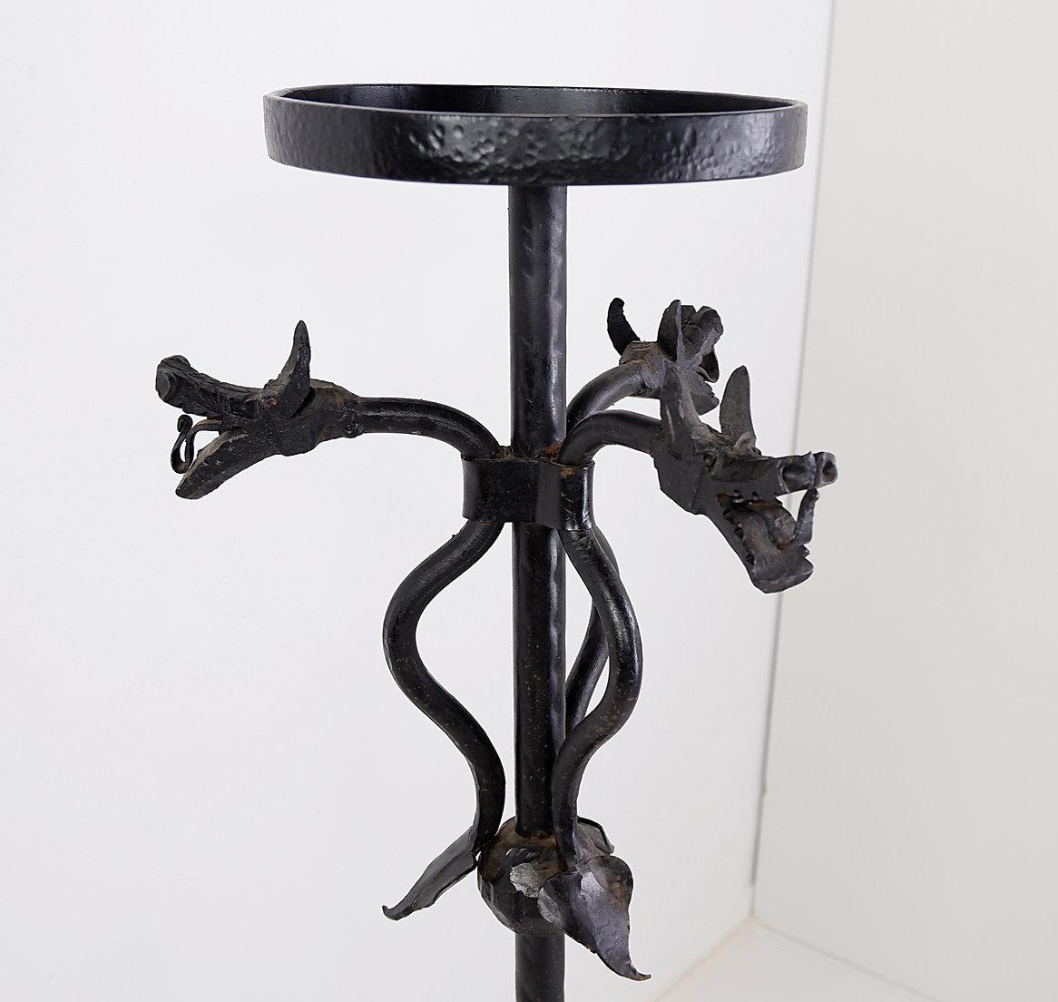 Candelero de hierro forjado con decoración de dragón en venta 4