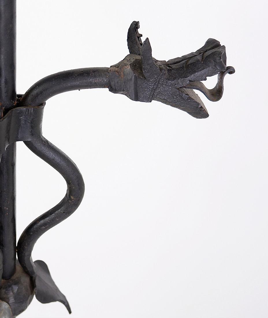 Candelero de hierro forjado con decoración de dragón Hierro en venta