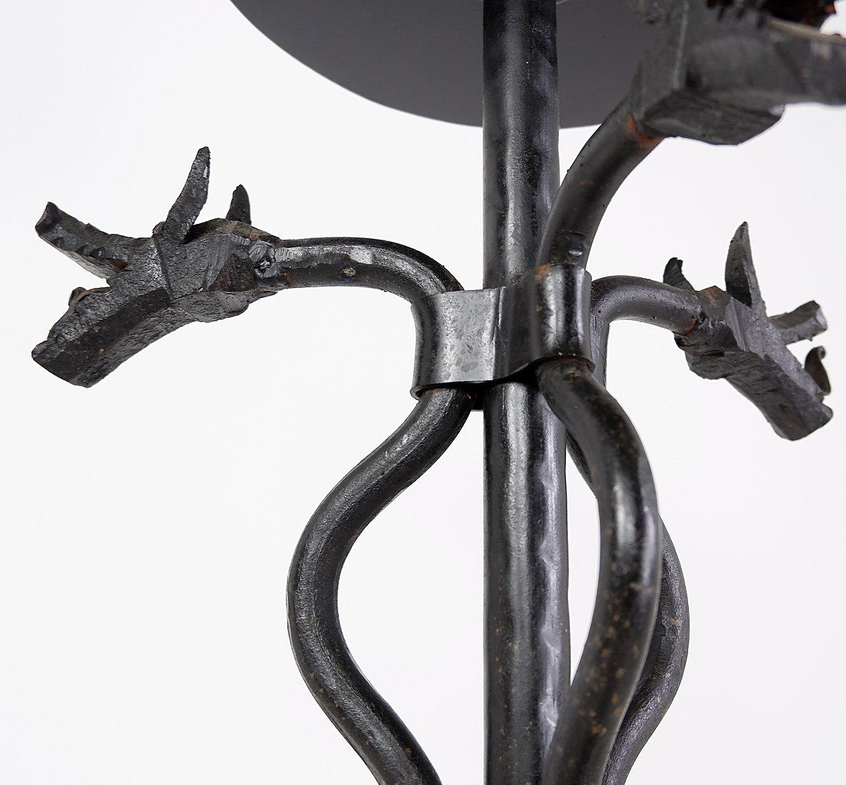 Candelero de hierro forjado con decoración de dragón en venta 1