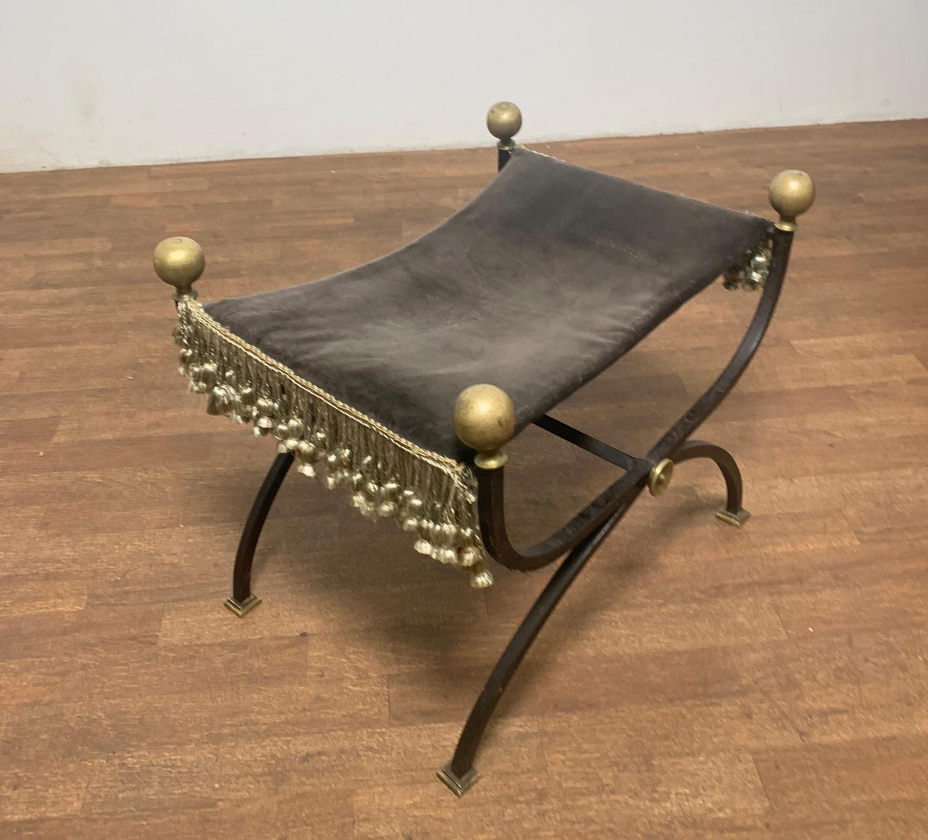 Campagne Banc Cerule en fer forgé avec pompons en bronze, vers 1920 en vente