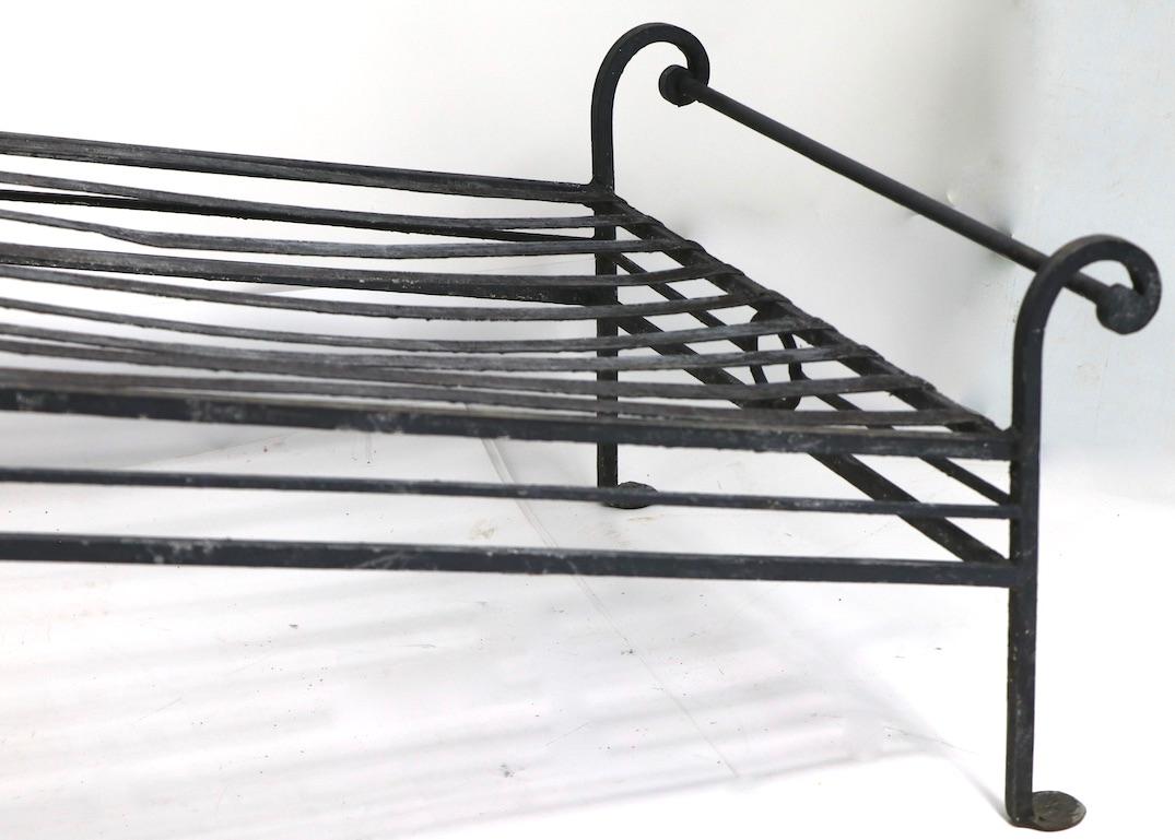 Wrought Iron Chaise Lounge Attributed to Salterini In Good Condition In New York, NY