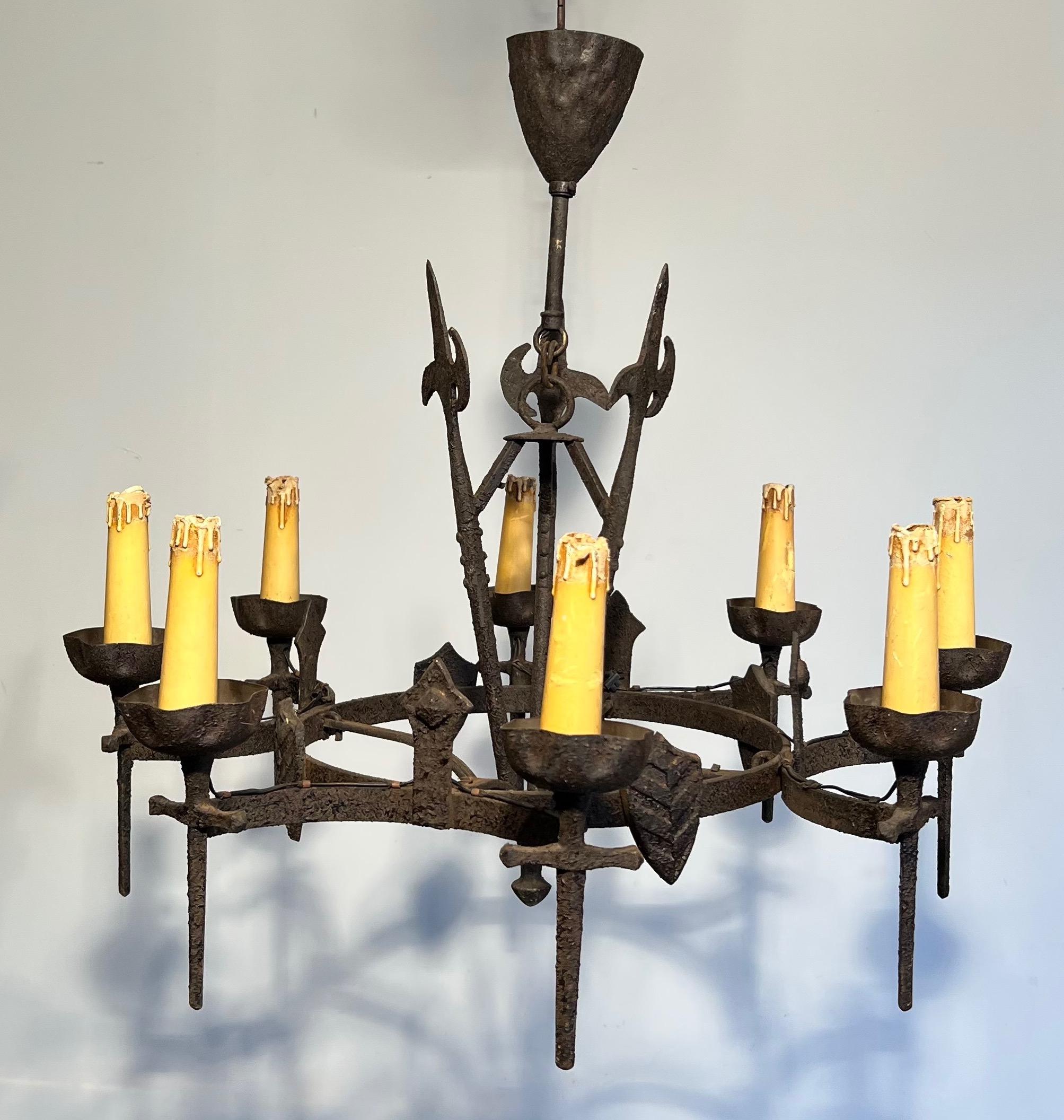 Wrought Iron Chandelier in the Gothic Style. Circa 1950 In Good Condition For Sale In Marcq-en-Barœul, Hauts-de-France