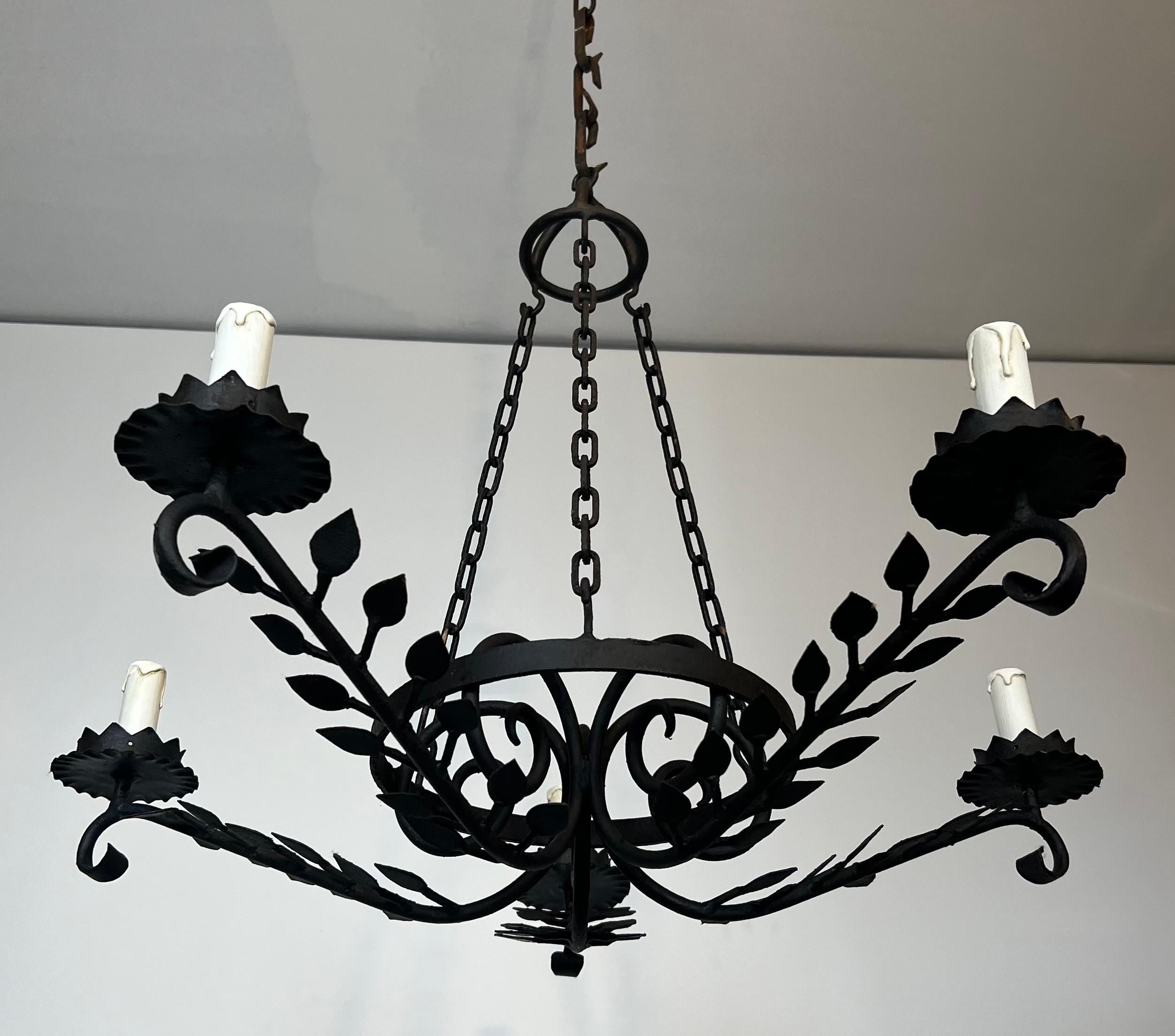 Lampadario in ferro battuto a 5 bracci decorato con foglie in vendita 6