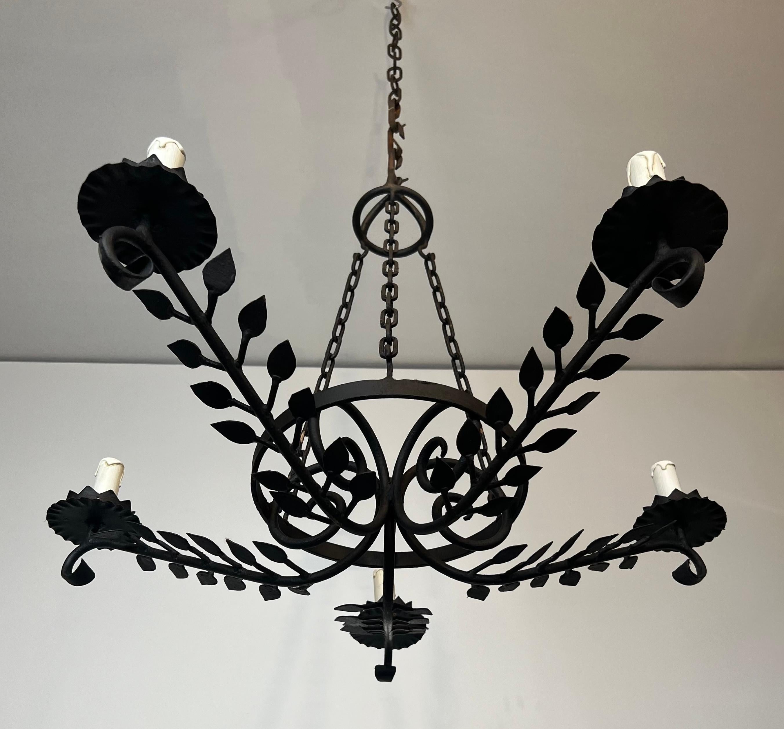 Lampadario in ferro battuto a 5 bracci decorato con foglie in vendita 10