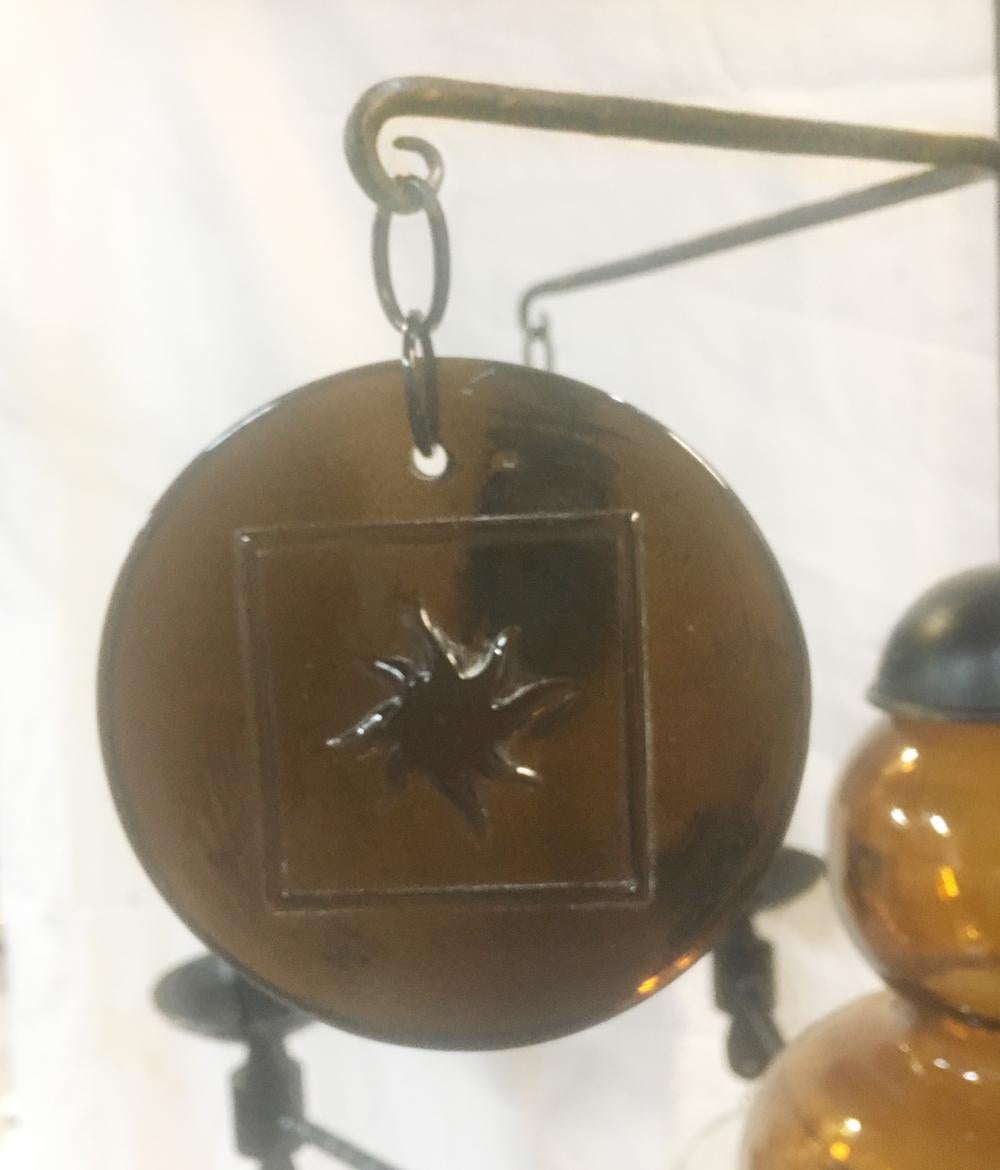 Lustre en fer forgé avec pendentifs en verre moulé en vente 1