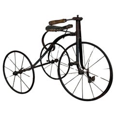 Triciclo infantil de hierro forjado, circa 1900