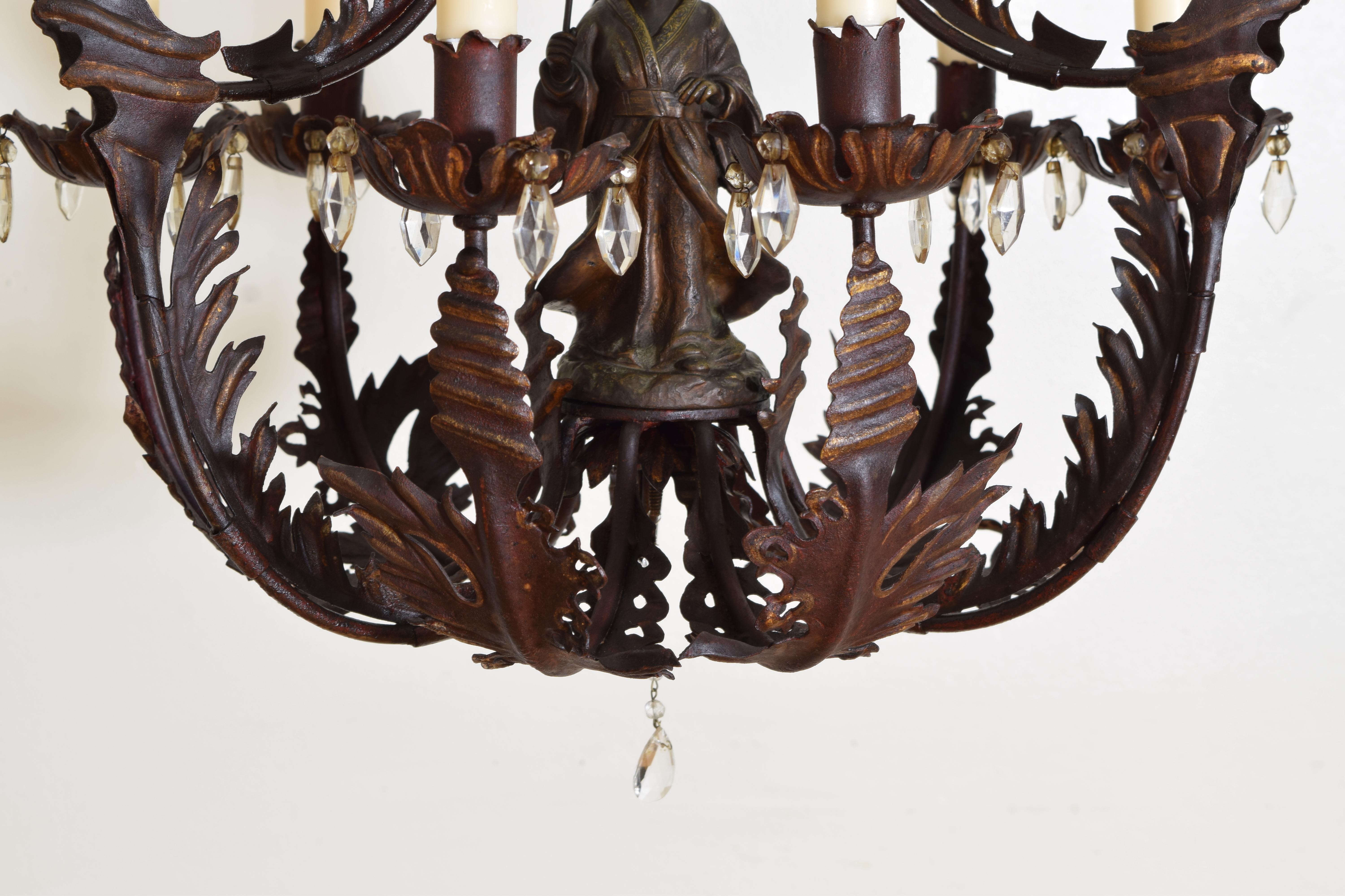 Fer Lustre à 6 lumières de style chinoiserie en fer forgé peint et doré, début du 20e siècle en vente