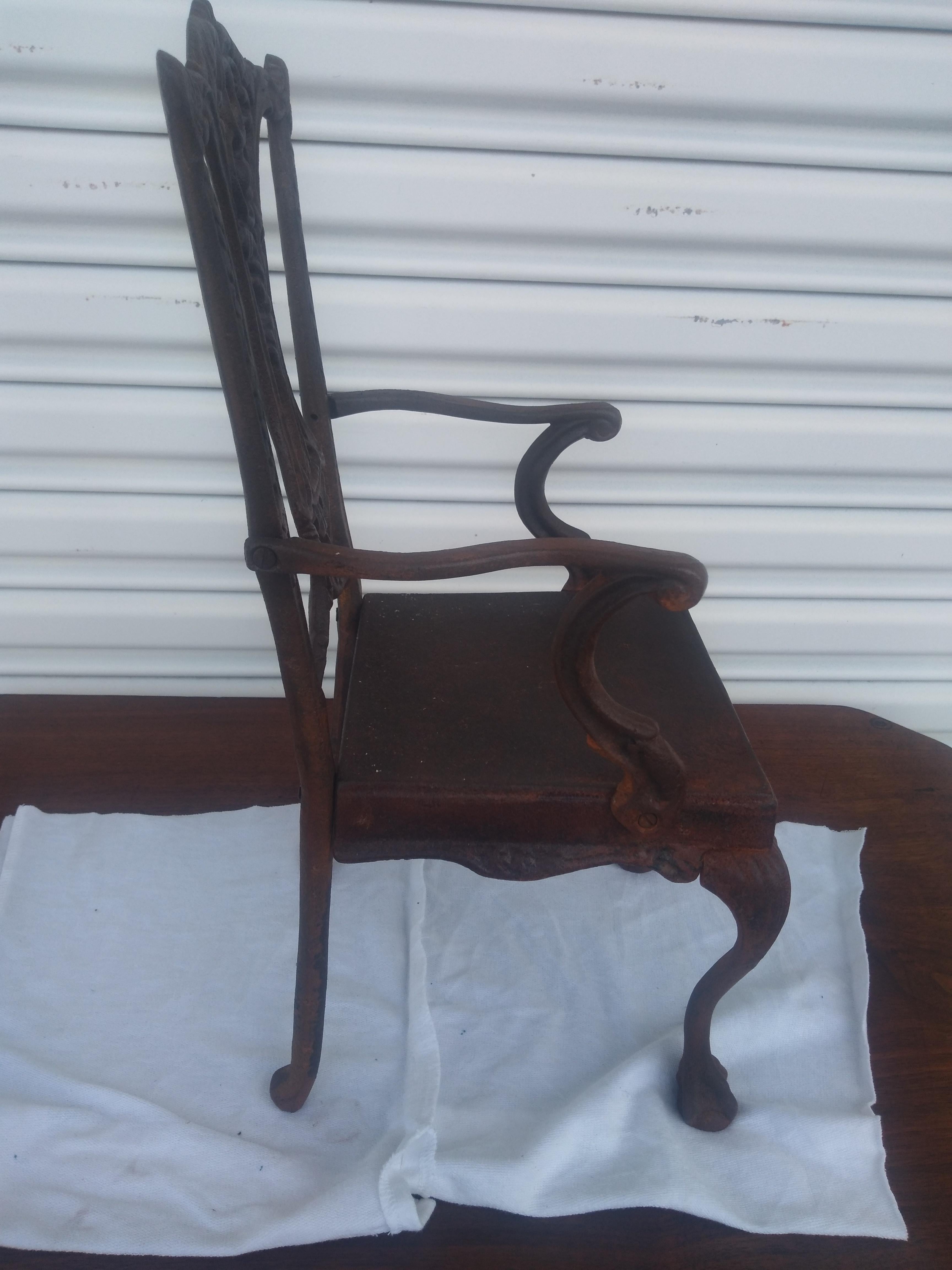 Américain Chaise Chippendale en fer forgé Ball and Claw Miniature Chair en vente