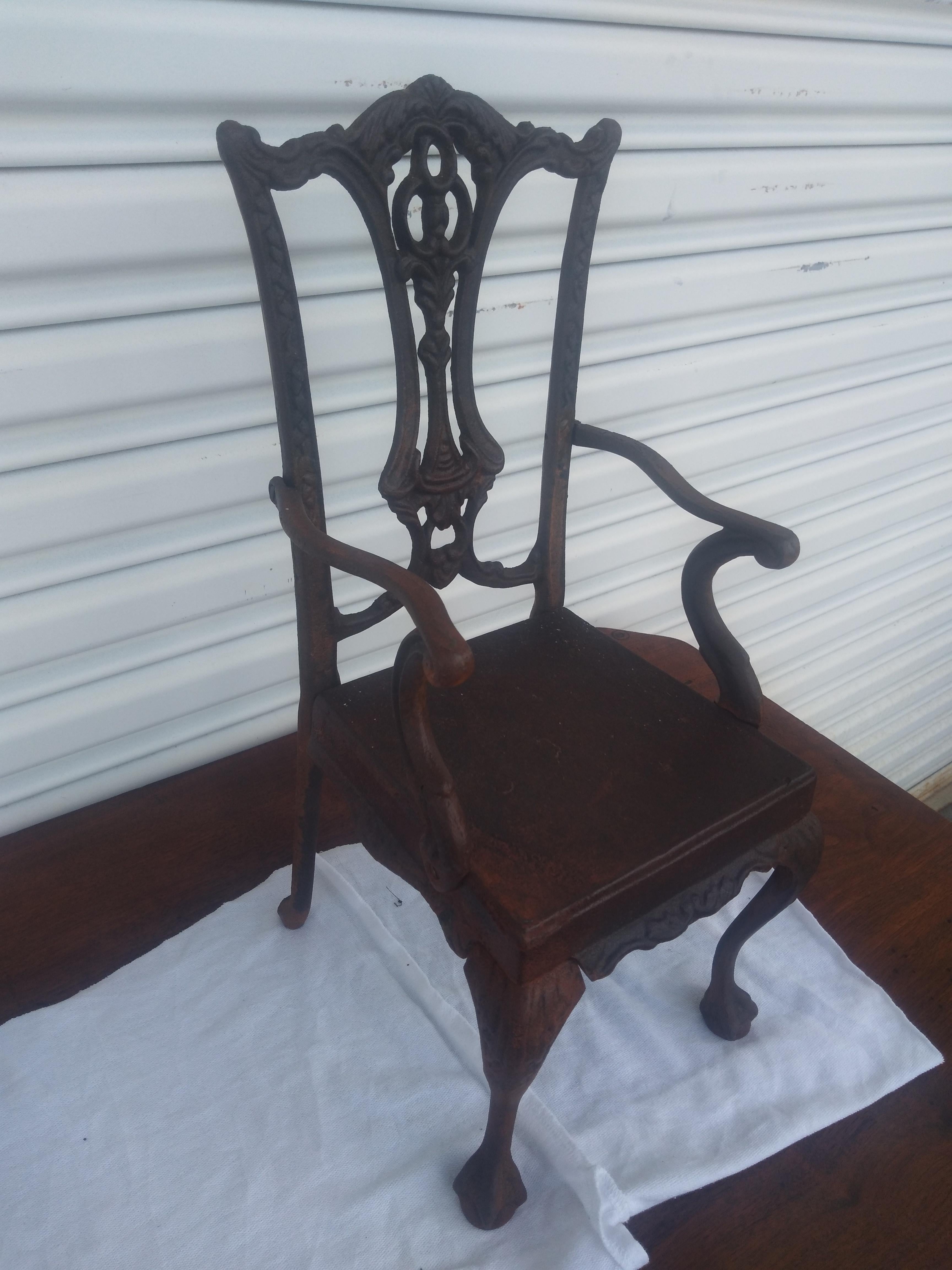 Chaise Chippendale en fer forgé Ball and Claw Miniature Chair Bon état - En vente à Pasadena, TX