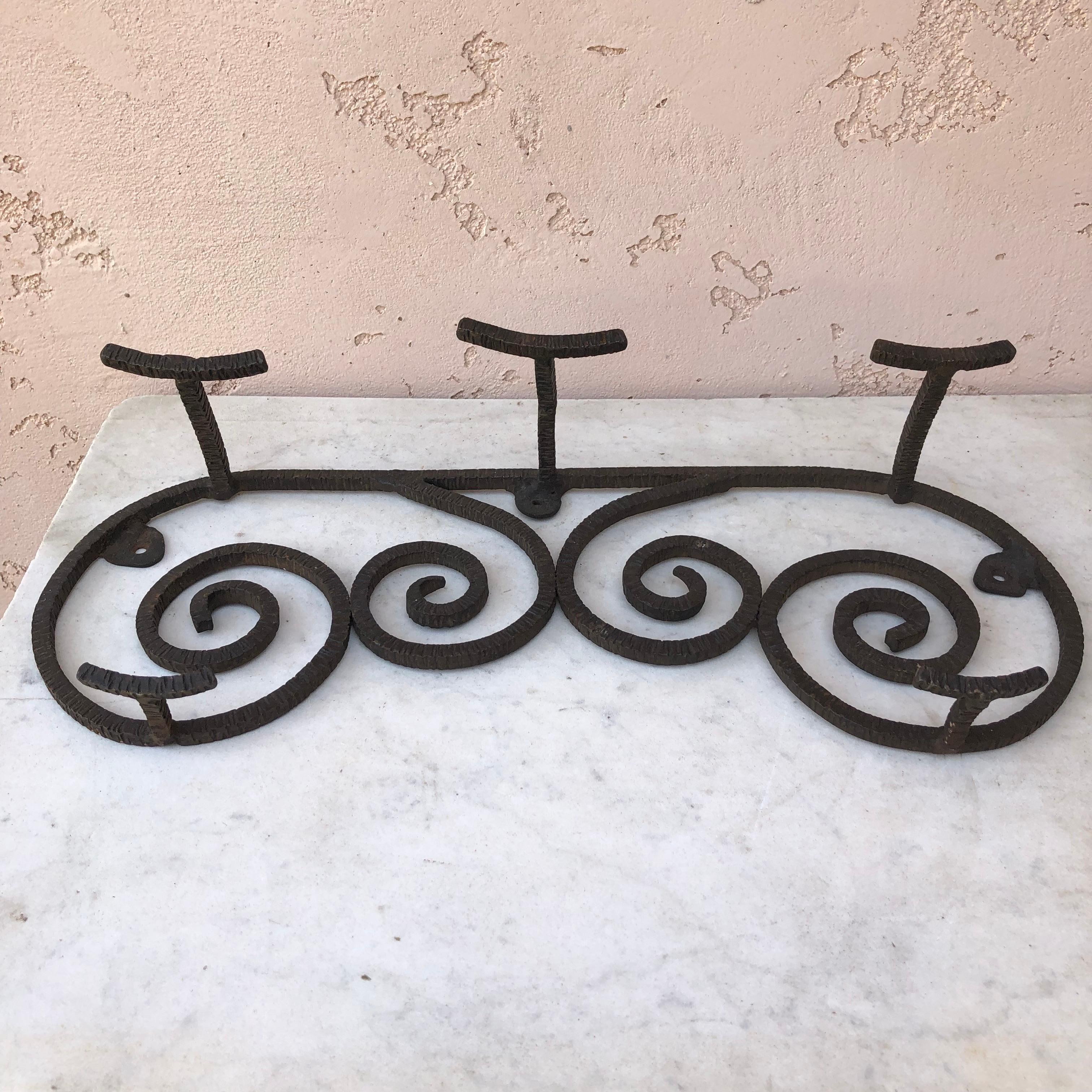 Art Deco Wrought Iron Coat Rack in the Manner of Edgar Brandt, Circa 1930 In Good Condition For Sale In Austin, TX