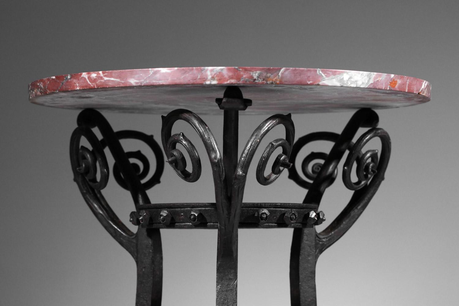 Wrought iron column stand with art nouveau foliage decoration For Sale 3