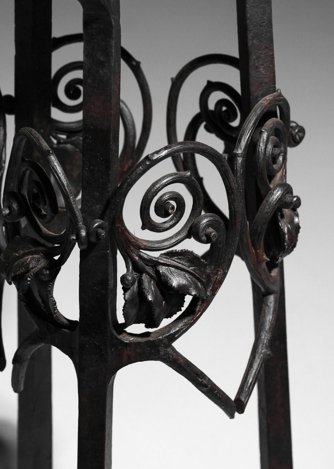 French Wrought iron column stand with art nouveau foliage decoration For Sale