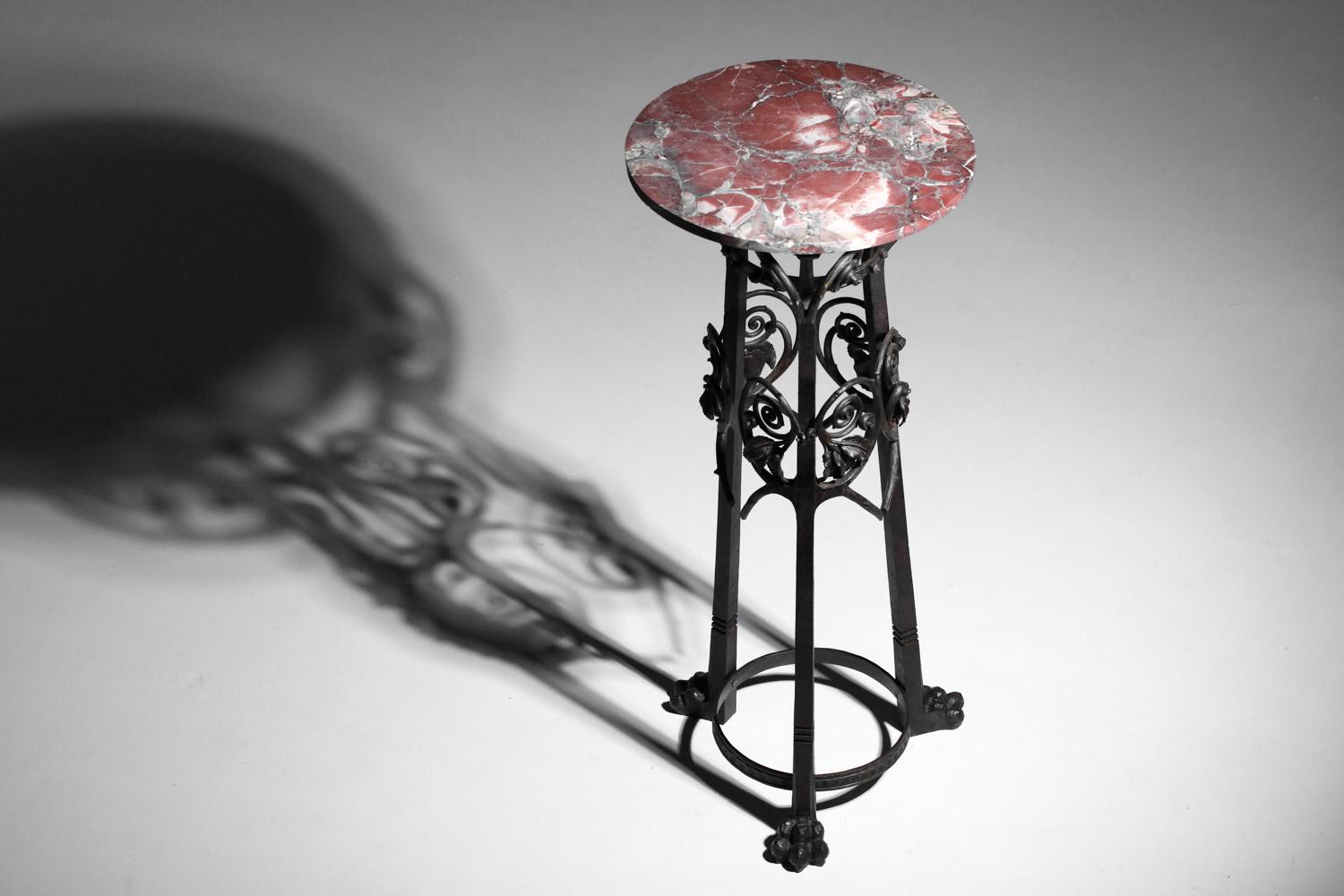 Early 20th Century Wrought iron column stand with art nouveau foliage decoration For Sale