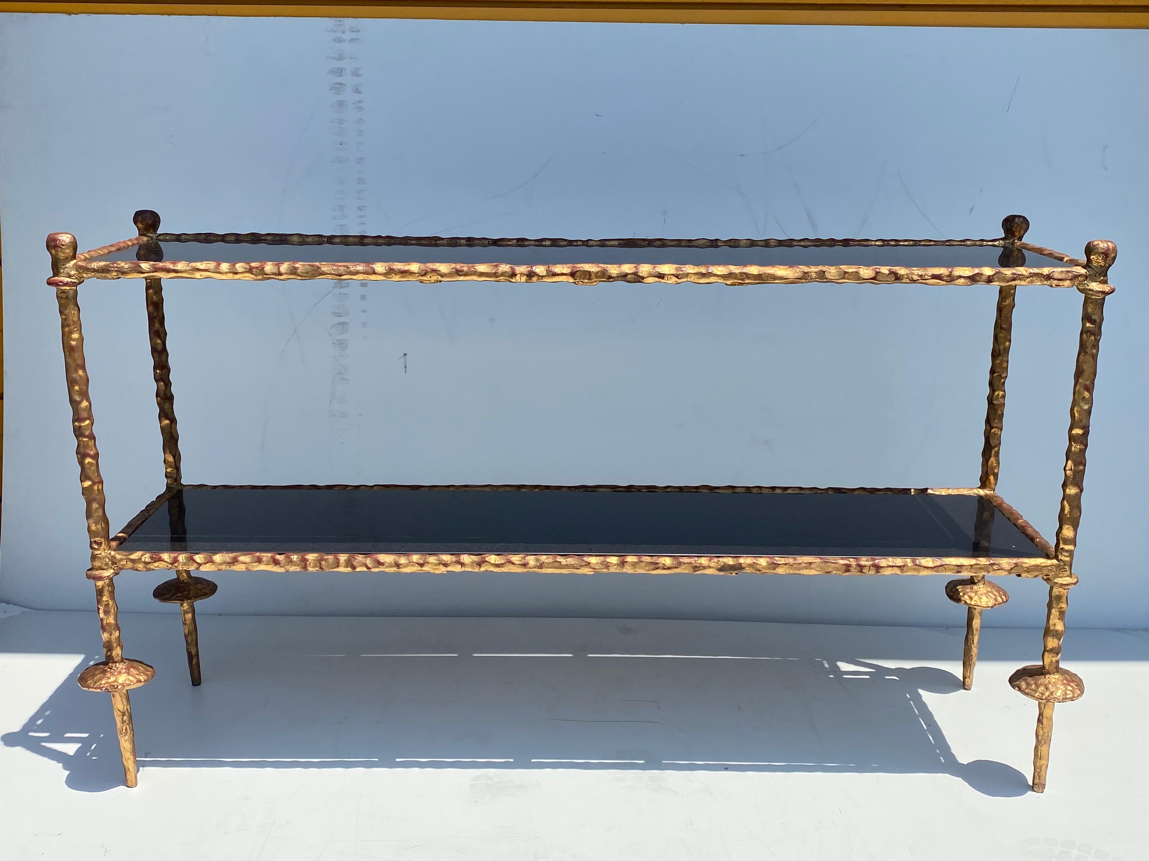 Brutalisme Table console en fer forgé en forme de feuille d'or de style Giacometti en vente
