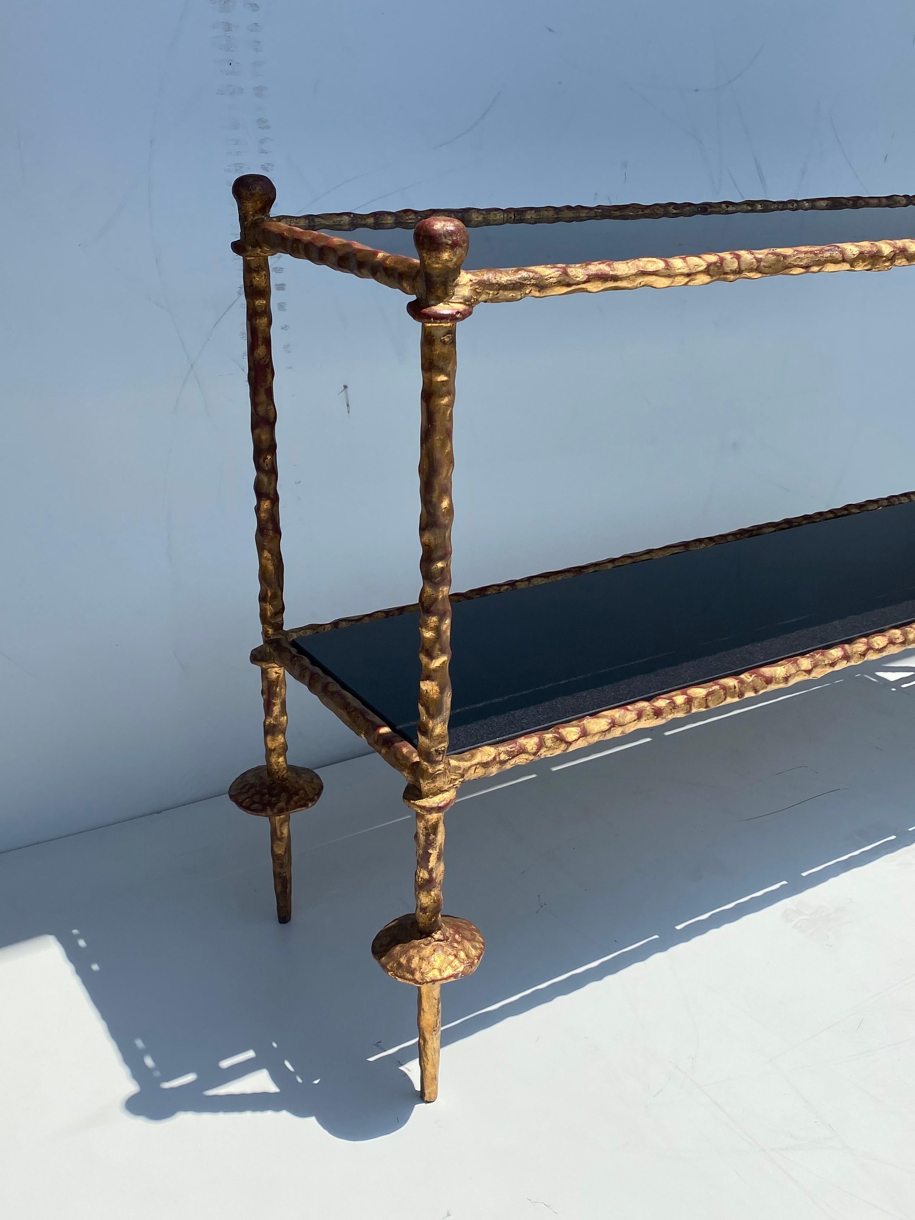 Doré Table console en fer forgé en forme de feuille d'or de style Giacometti en vente
