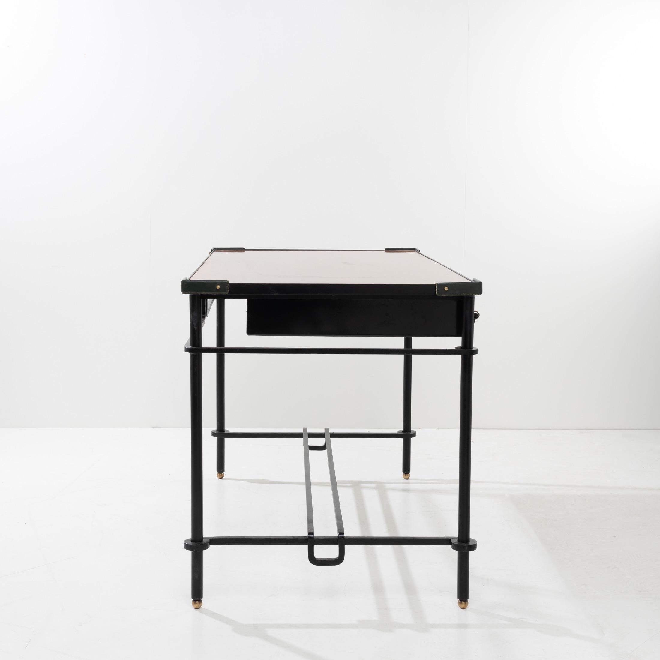 Schmiedeeisen-Schreibtisch mit zwei Schiebeschubladen von Jacques Adnet im Zustand „Gut“ in Brussels, BE