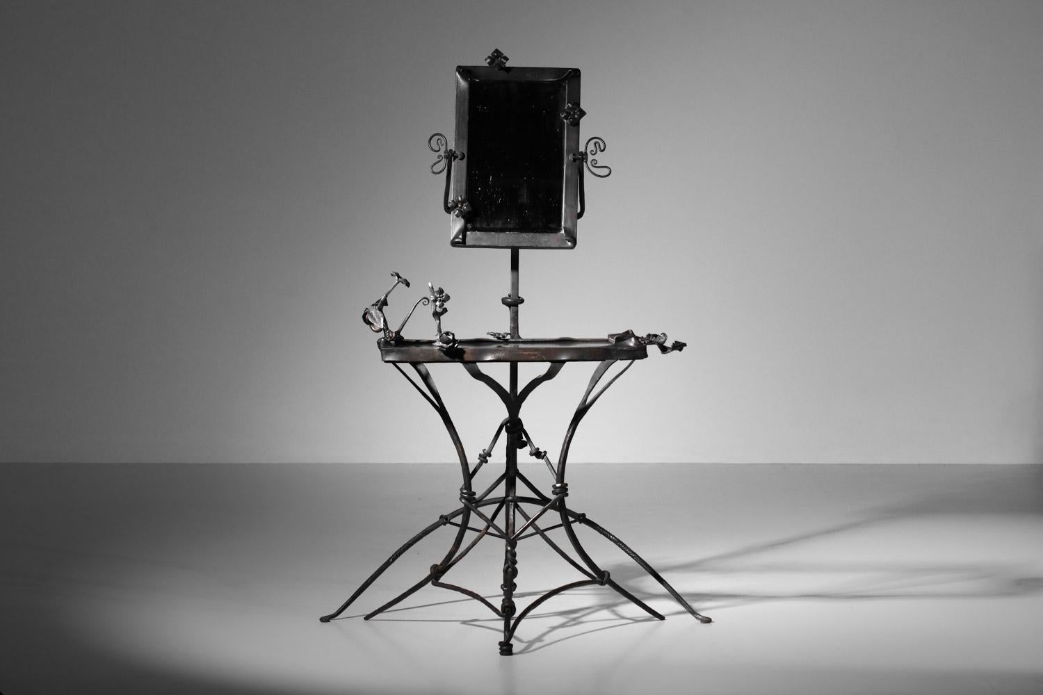 French dressing table composed of a shelf and a mirror on independent stand (sold together). Sculpted steel structure with floral decoration on both parts. Exceptional, highly original craftsmanship. The mirror can be tilted using the two side