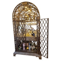 Armoire à boissons en fer forgé de Maitland Smith