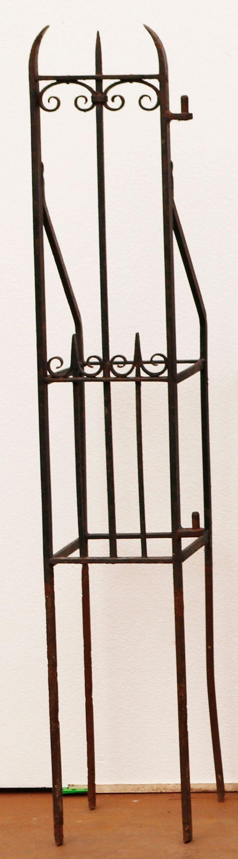 Wrought Iron Driveway Gates with Posts In Good Condition For Sale In Wormelow, Herefordshire