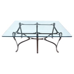 Grande table basse en fer forgé avec fausses ceintures rassemblées ensemble base 3/4 po. de verre