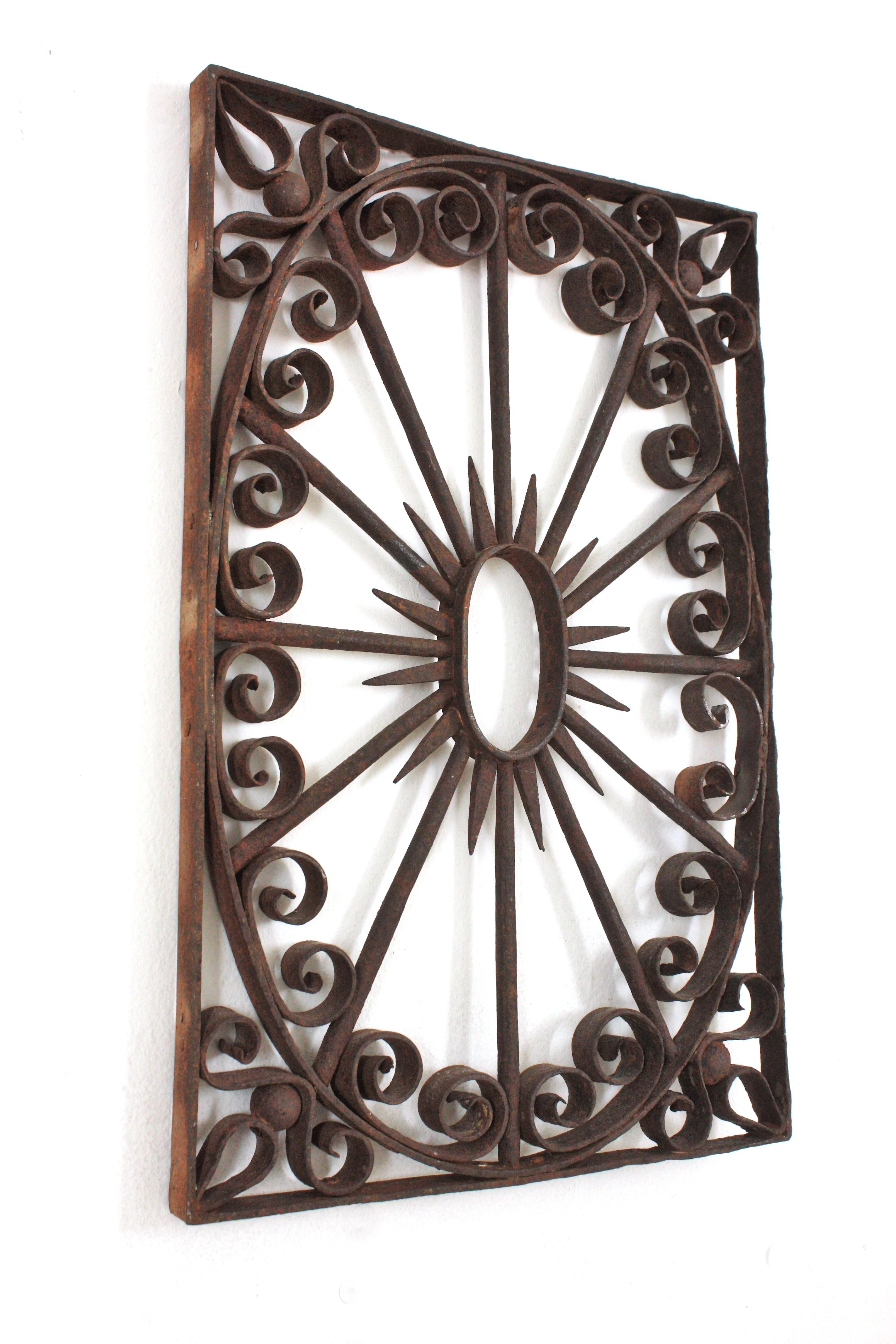 Pedimento de Puerta de Valla de Hierro Forjado / Decoración de Pared Español en venta