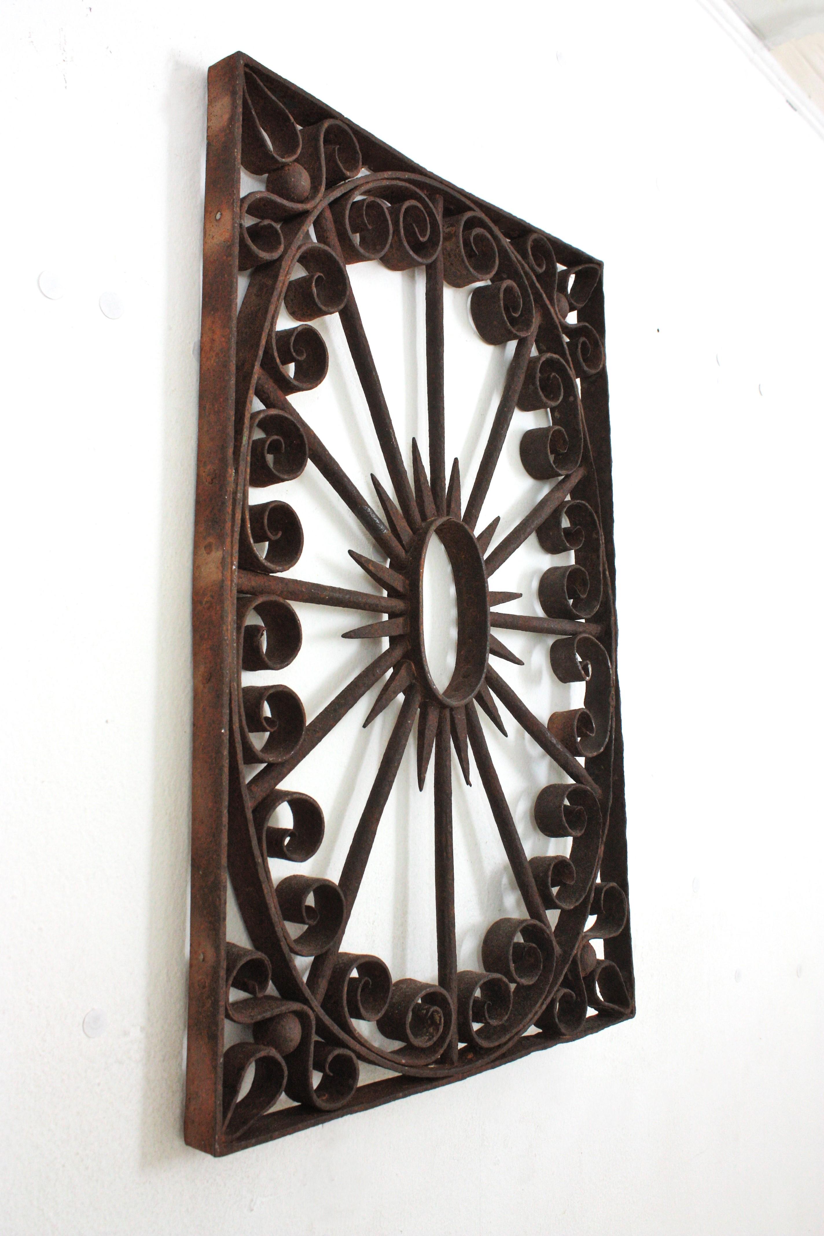 Pedimento de Puerta de Valla de Hierro Forjado / Decoración de Pared en Bueno estado para la venta en Barcelona, ES