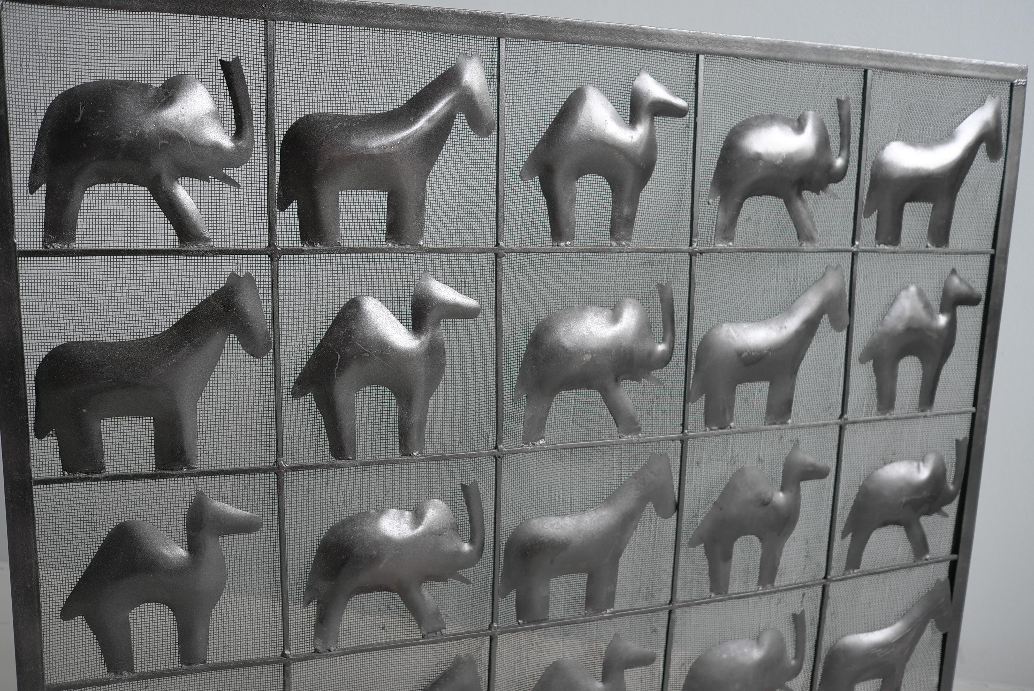 Mid-Century moderno Wrought Iron Fire Screen, African Animals by Atelier Marolles, France, 1955 in vendita