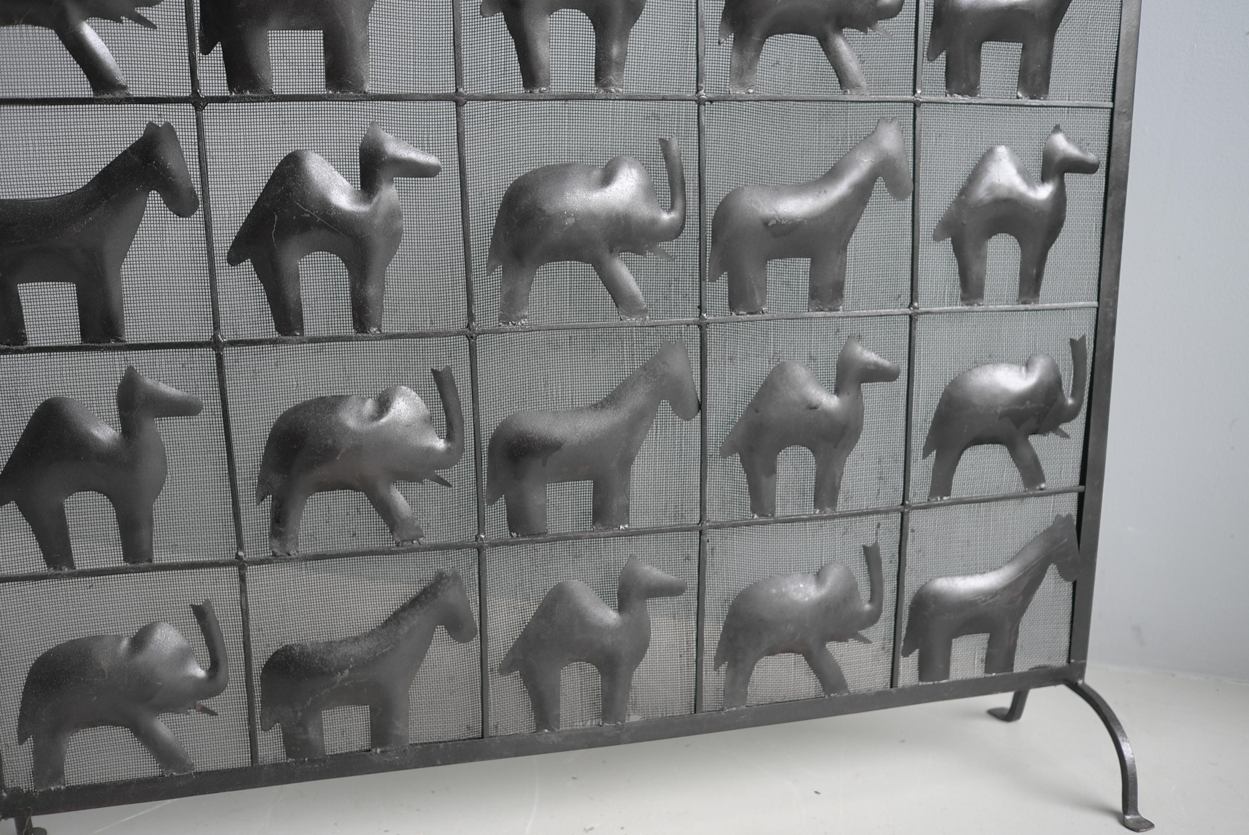 Francese Wrought Iron Fire Screen, African Animals by Atelier Marolles, France, 1955 in vendita