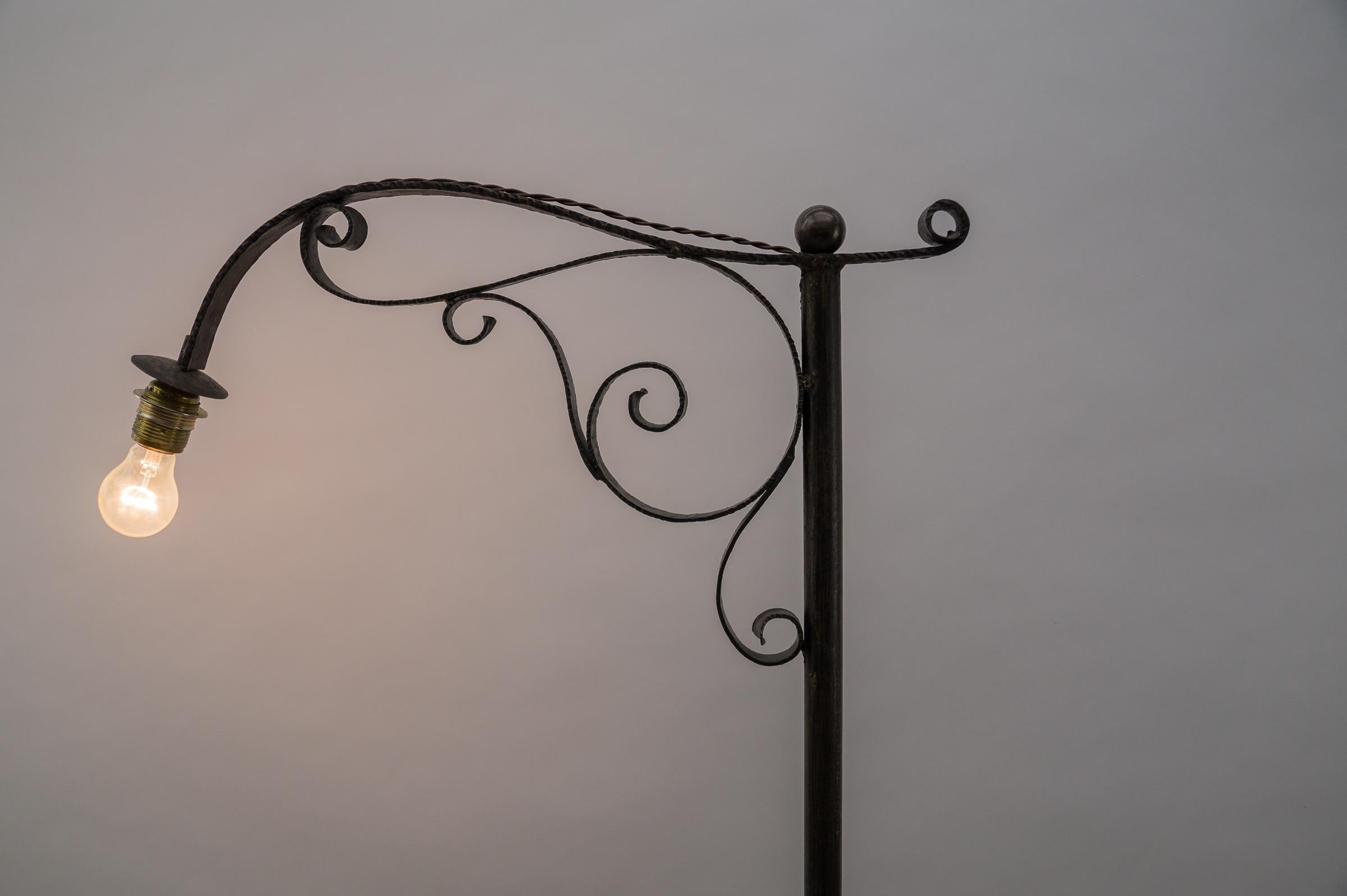 Wrought Iron Floor Lamp Attributed to Raymond Subes In Good Condition For Sale In Nürnberg, Bayern