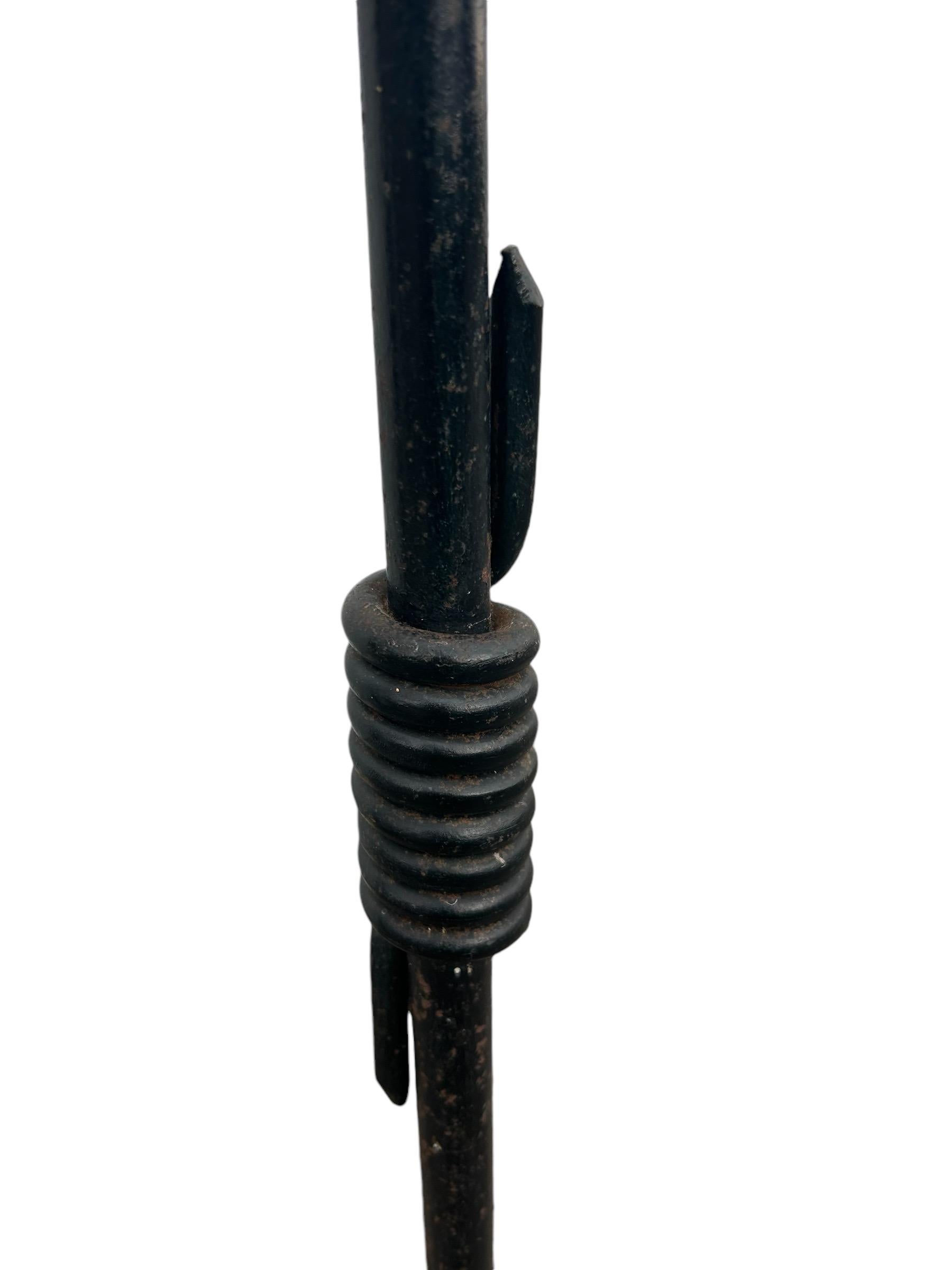Français Lampadaire français moderniste du milieu du siècle dernier en vente