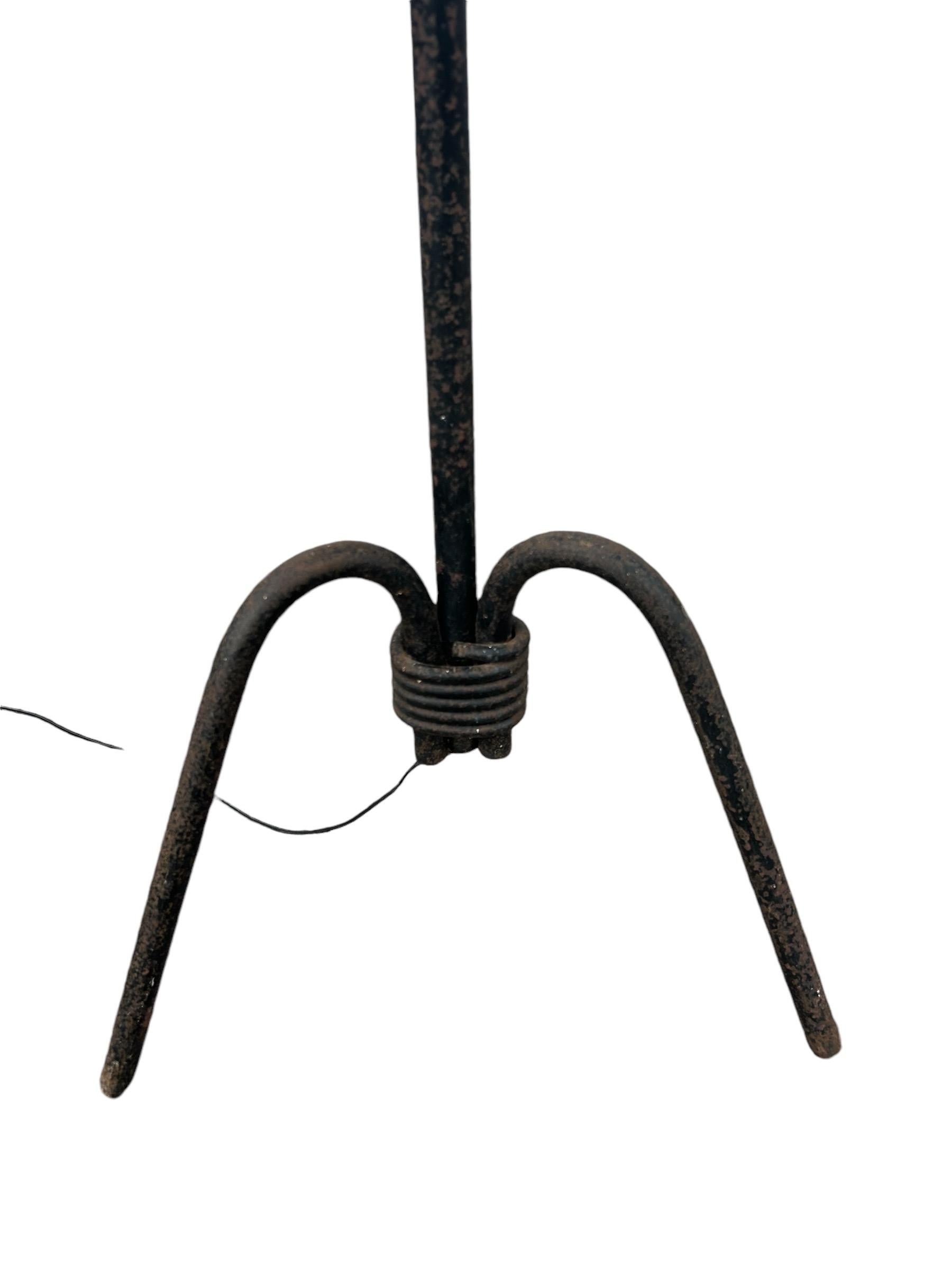 20ième siècle Lampadaire français moderniste du milieu du siècle dernier en vente