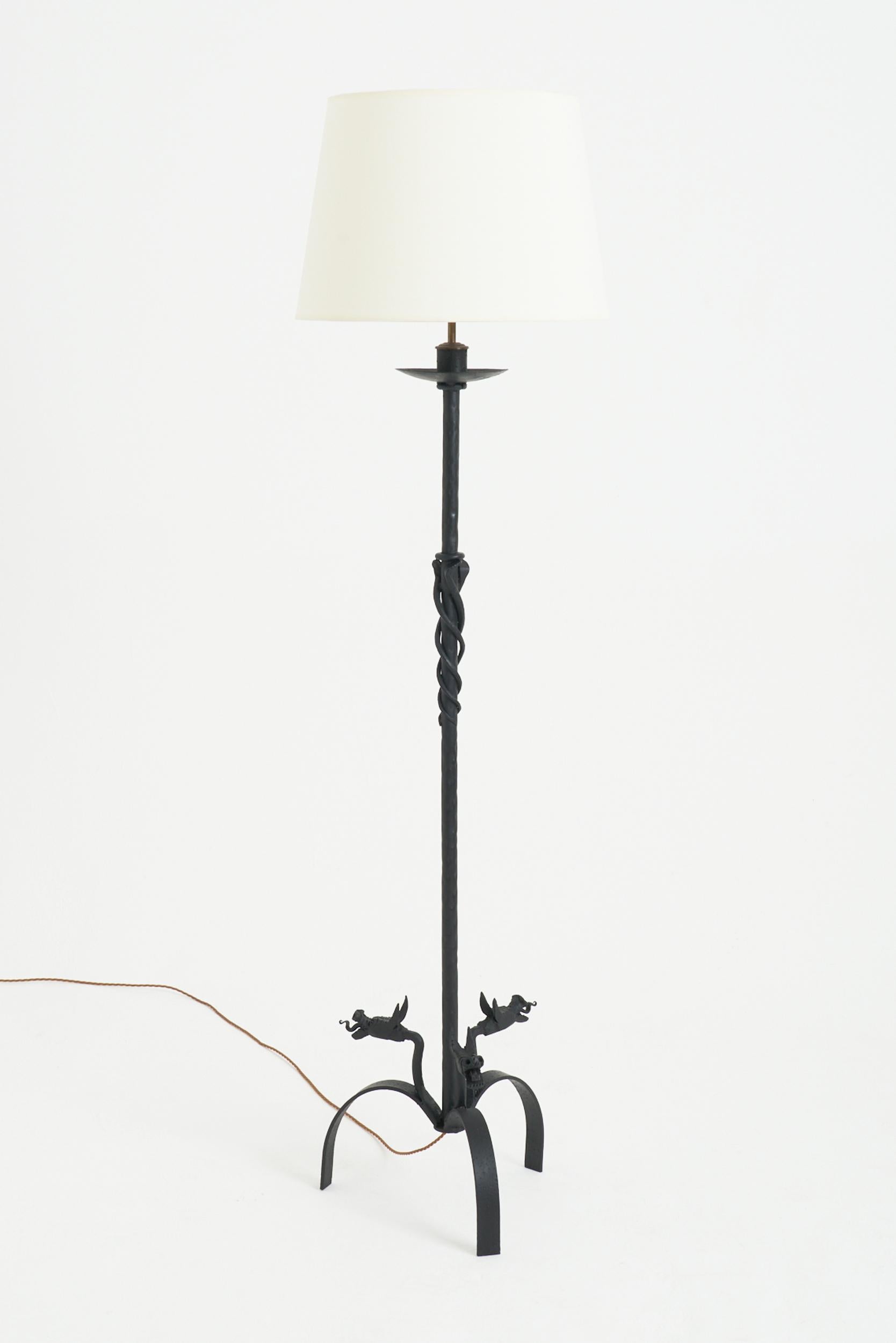 A black patinated wrought iron floor lamp, with dragons heads on the tripod base, and snakes on the stem.
Spain, mid 20th Century
With the shade: 170 cm high by 46 cm diameter
Lamp base only: 144 cm high by 38 cm diameter