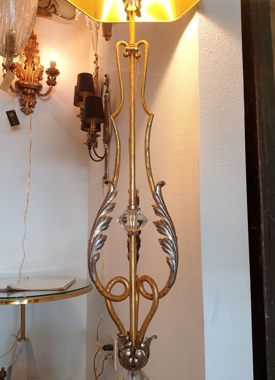 Lampada da terra in ferro battuto, Francia In condizioni ottime in vendita a Dallas, TX