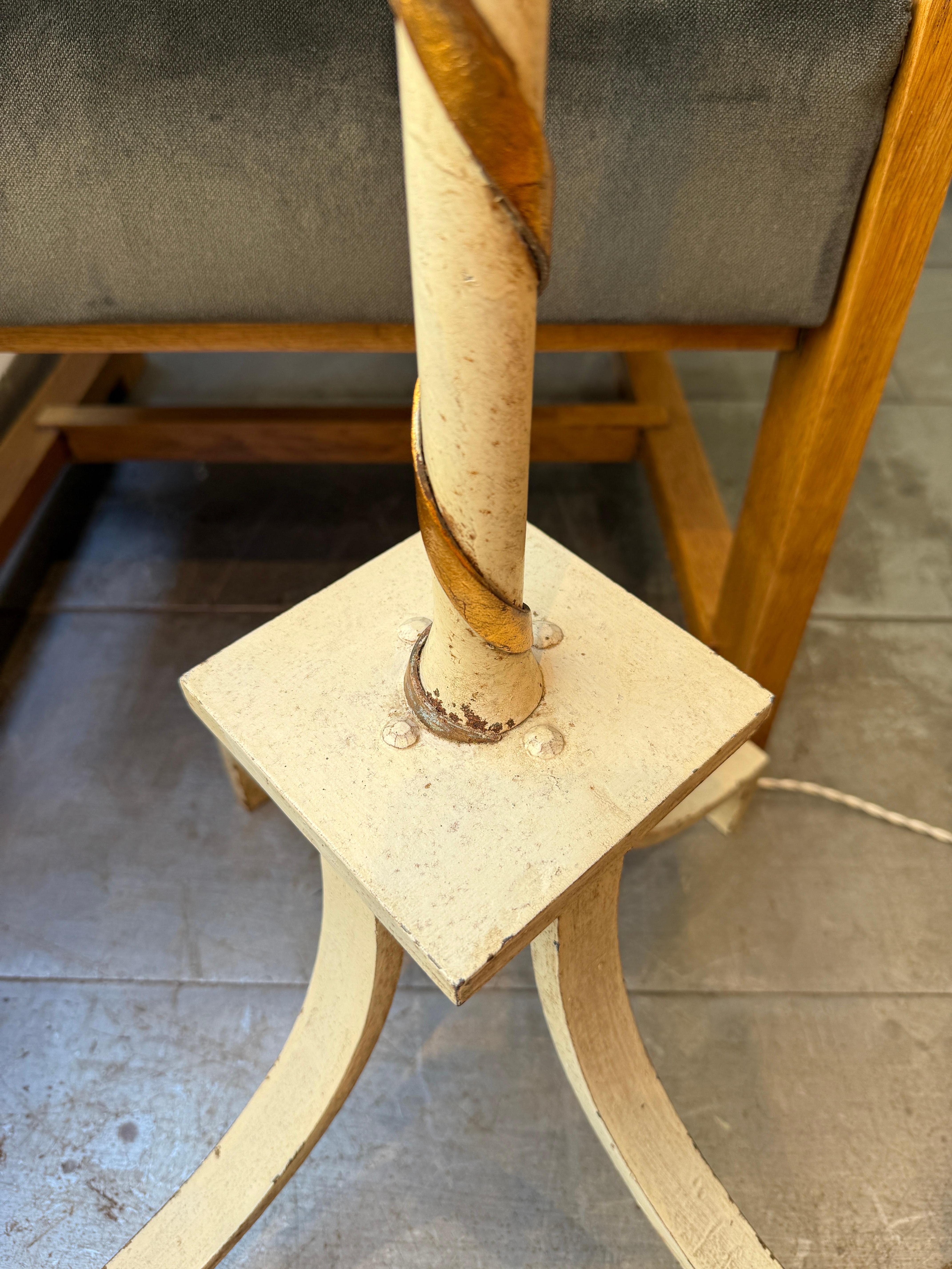 Milieu du XXe siècle Lampadaire en fer forgé Gilbert Poillerat circa 1940 en vente