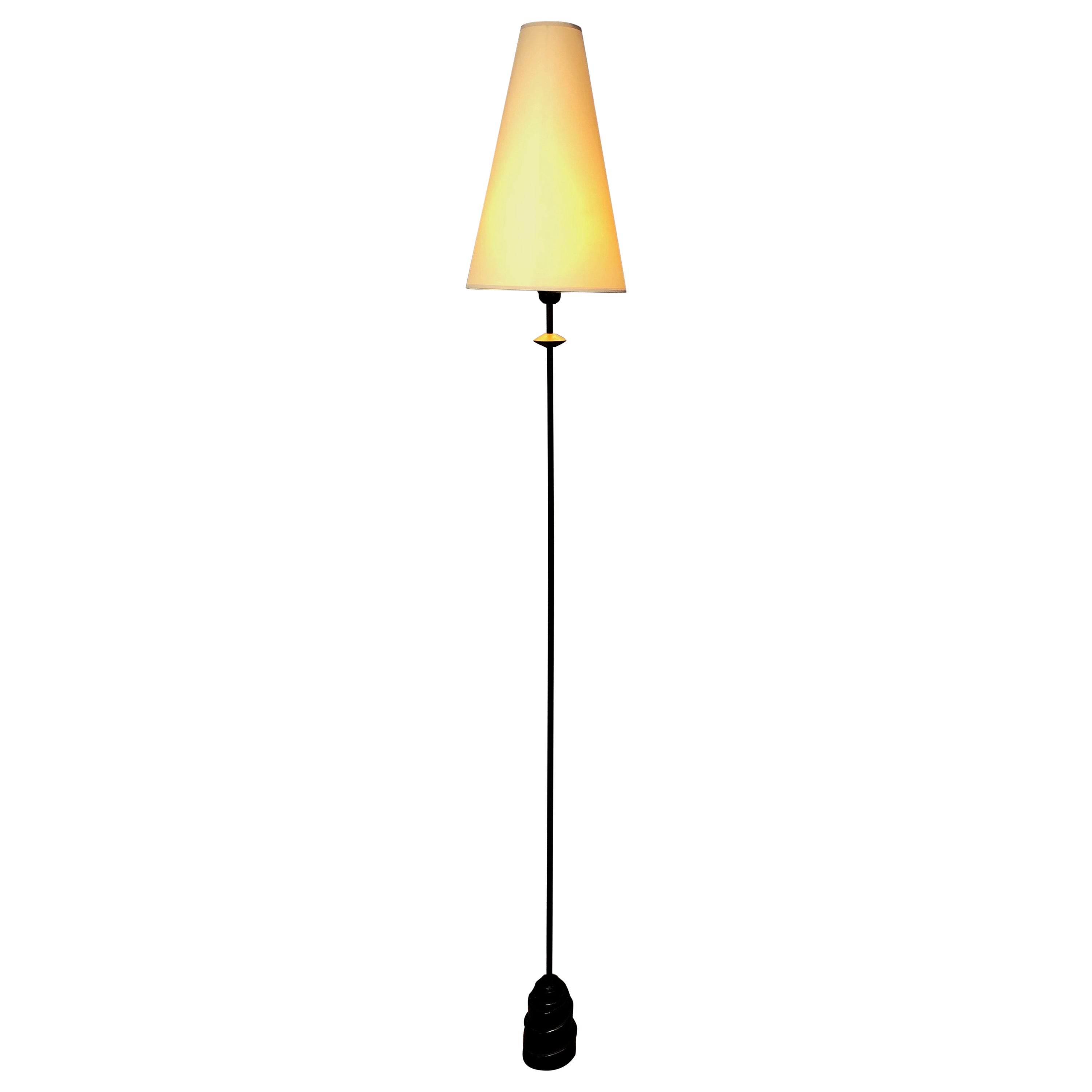 Lampadaire en fer forgé avec base en fonte ; travail français, vers 1970