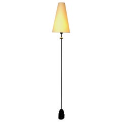 Lampadaire en fer forgé avec base en fonte ; travail français, vers 1970