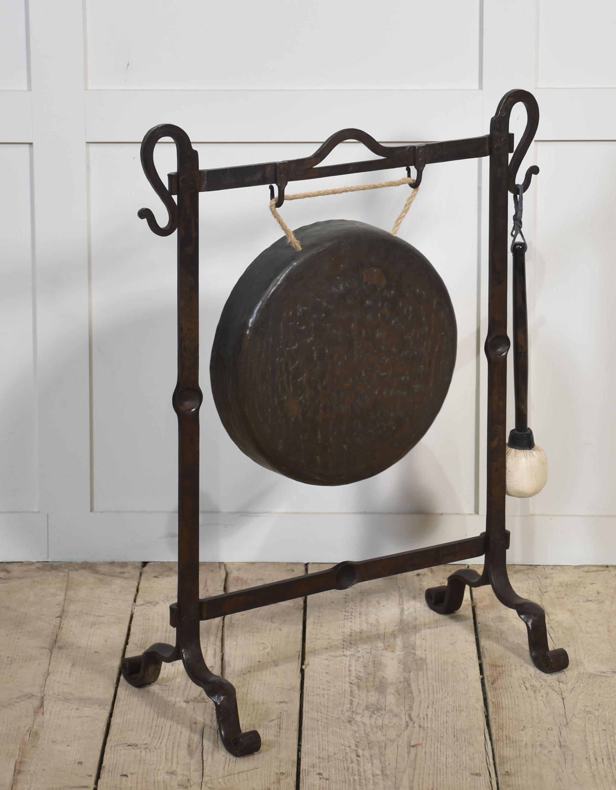 Gong en fer forgé encadré Bon état - En vente à Cheshire, GB
