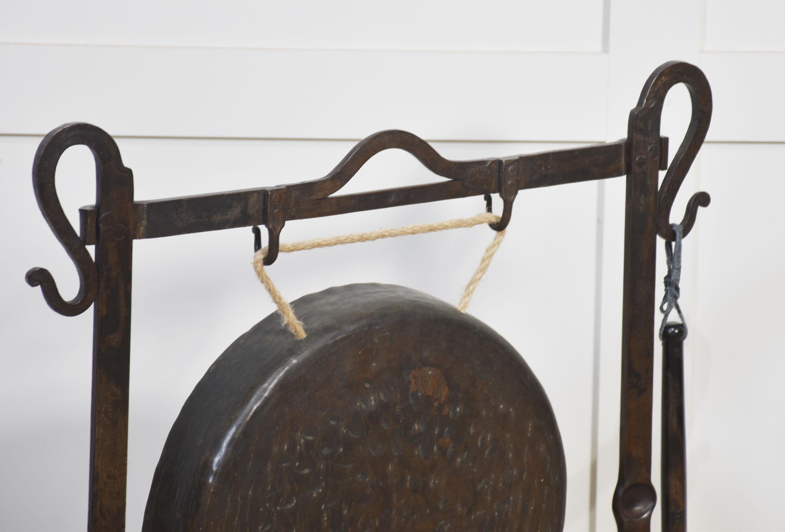 Fer forgé Gong en fer forgé encadré en vente