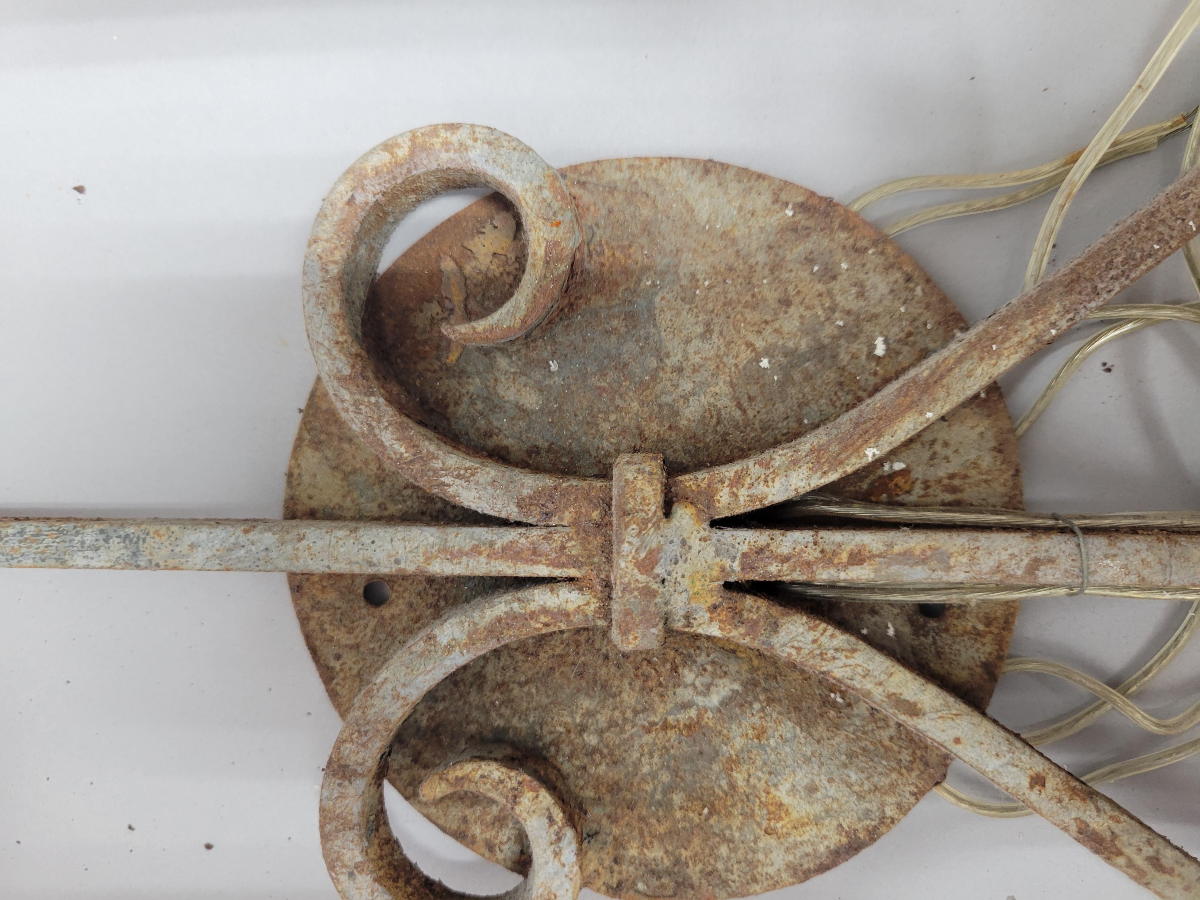 Applique murale française en fer forgé -Electrifiée avec une charmante Patina Bon état - En vente à Cincinnati, OH