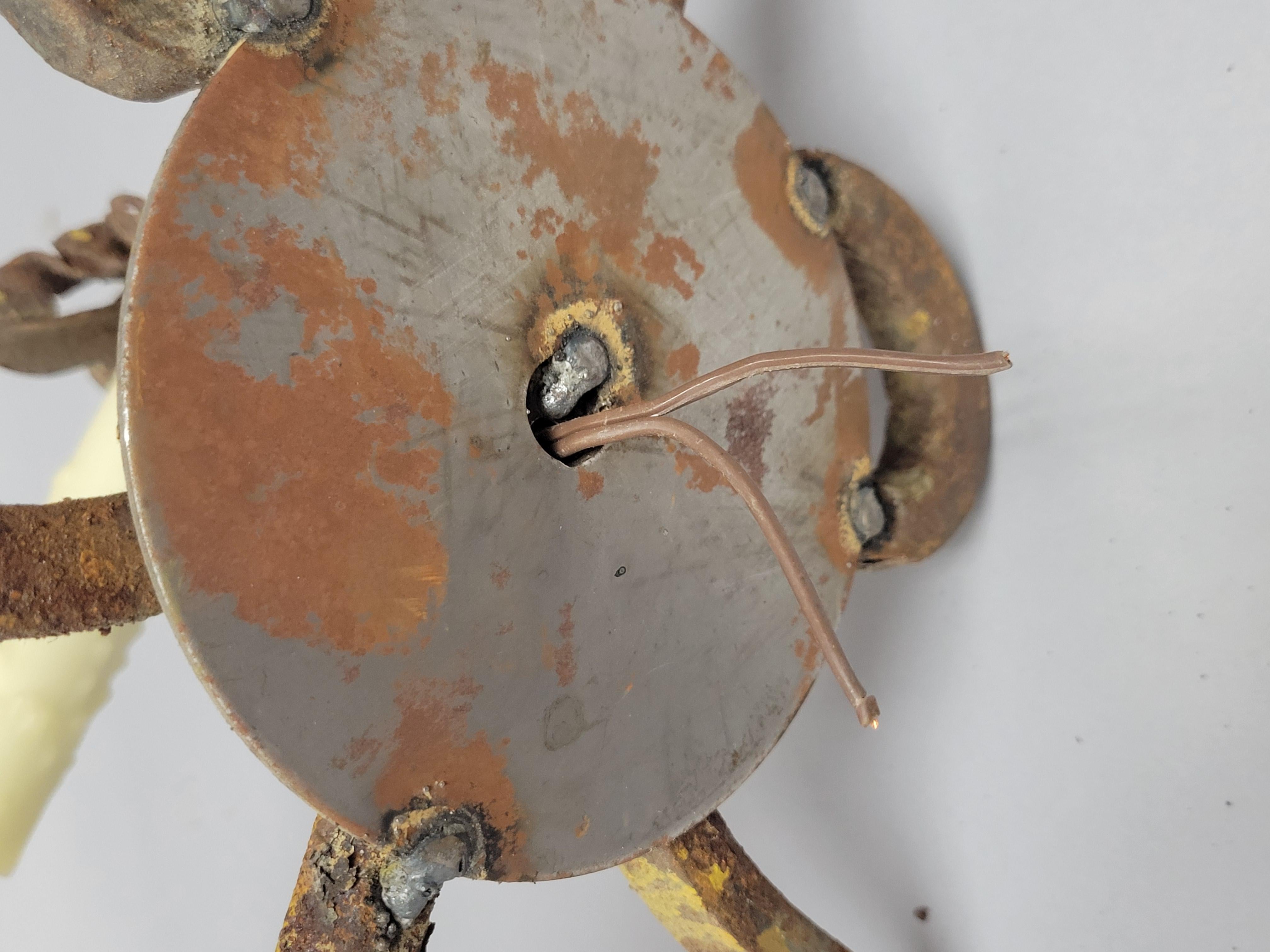 Apliques franceses de hierro forjado - Electrificados con pátina encantadora en venta 4