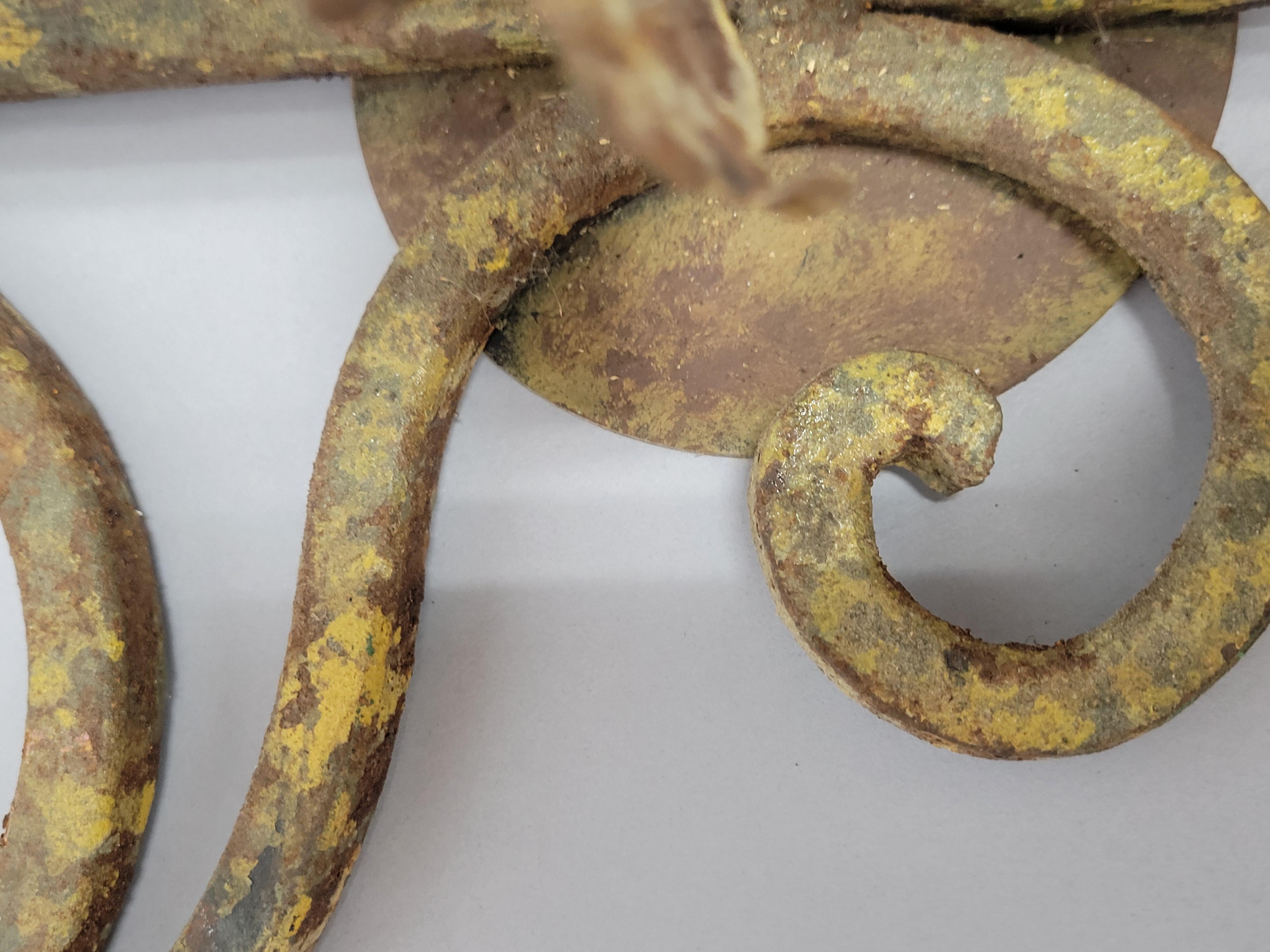 Apliques franceses de hierro forjado - Electrificados con pátina encantadora en Bueno estado para la venta en Cincinnati, OH