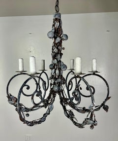 Lustre en fer forgé à volutes de fruits par Ironies