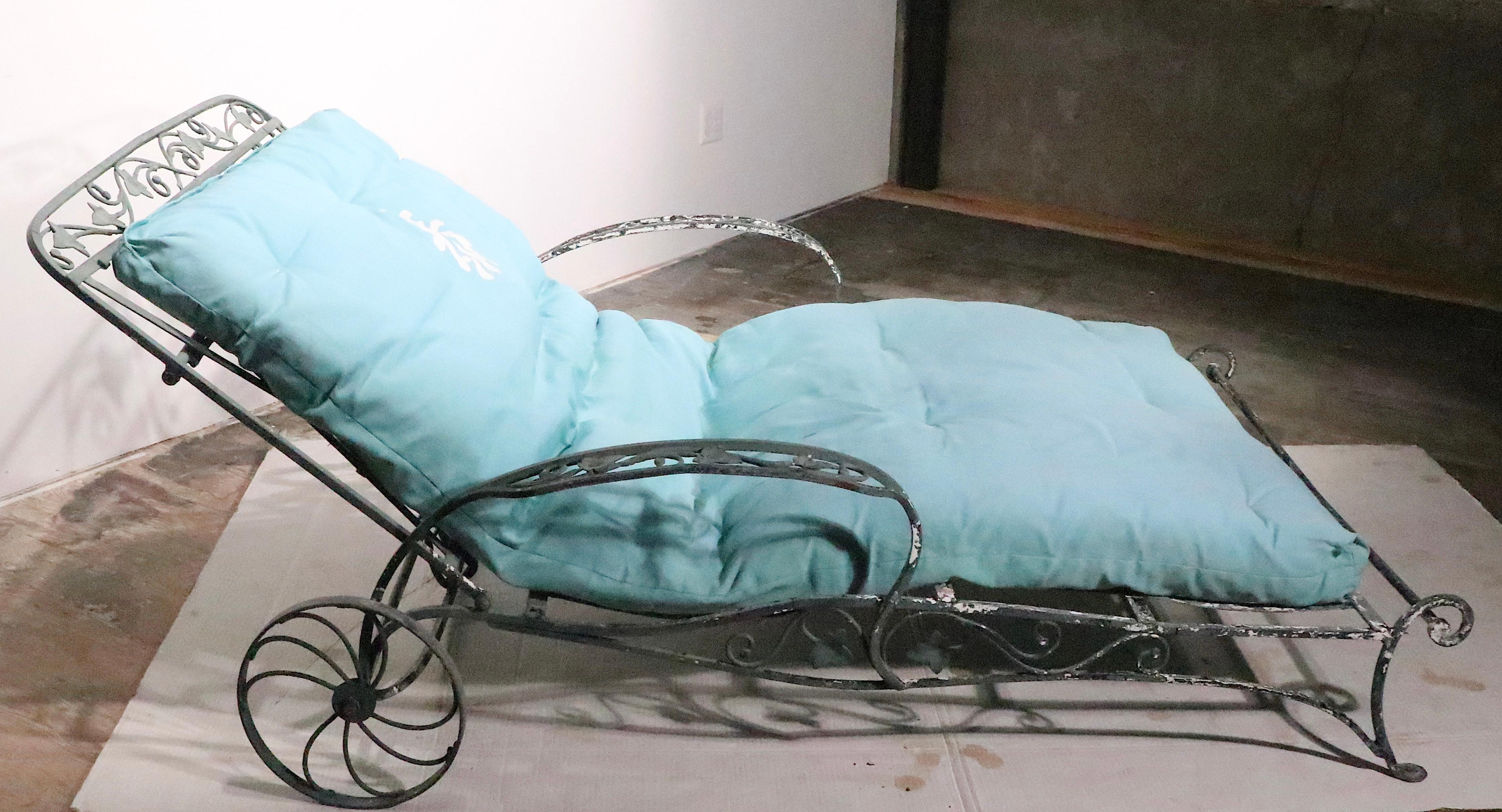  Wrought Iron Garden Patio  Double Wide Reclining Chaise Lounge by Salterini  In Good Condition In New York, NY