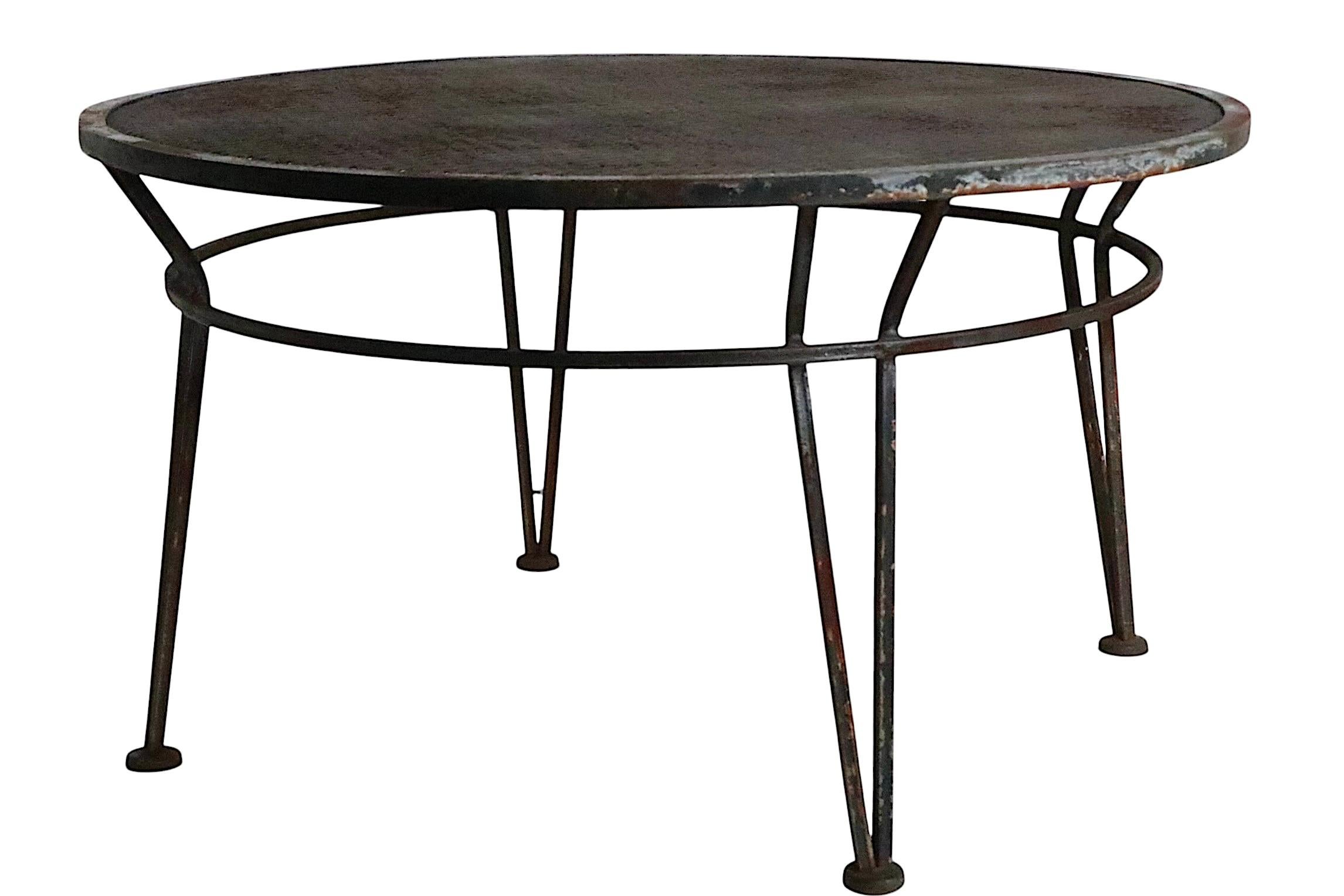 Américain Poolside de jardin ou de patio en fer forgé par Tempestini  Table basse Radar Salterini en vente