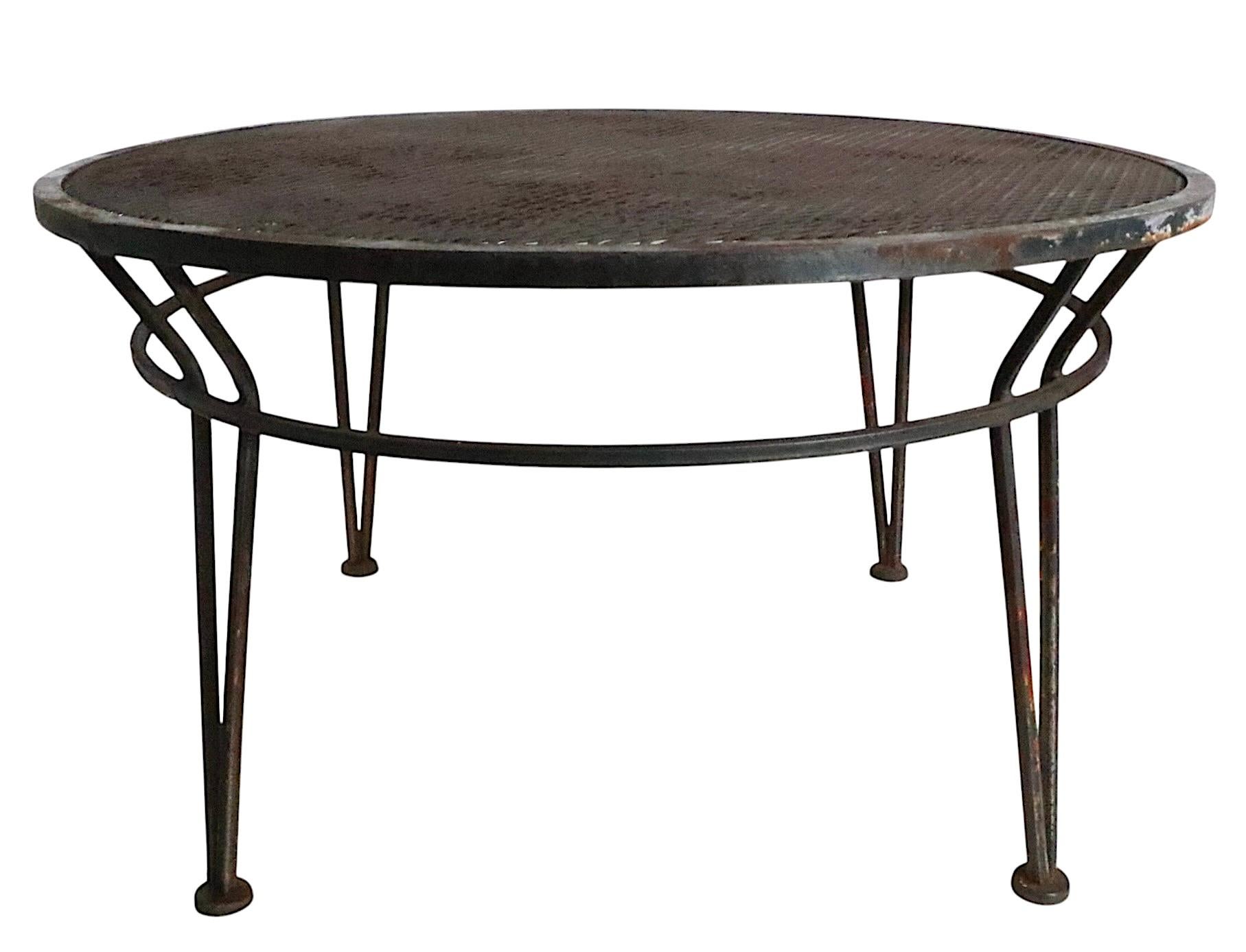 Poolside de jardin ou de patio en fer forgé par Tempestini  Table basse Radar Salterini Bon état - En vente à New York, NY